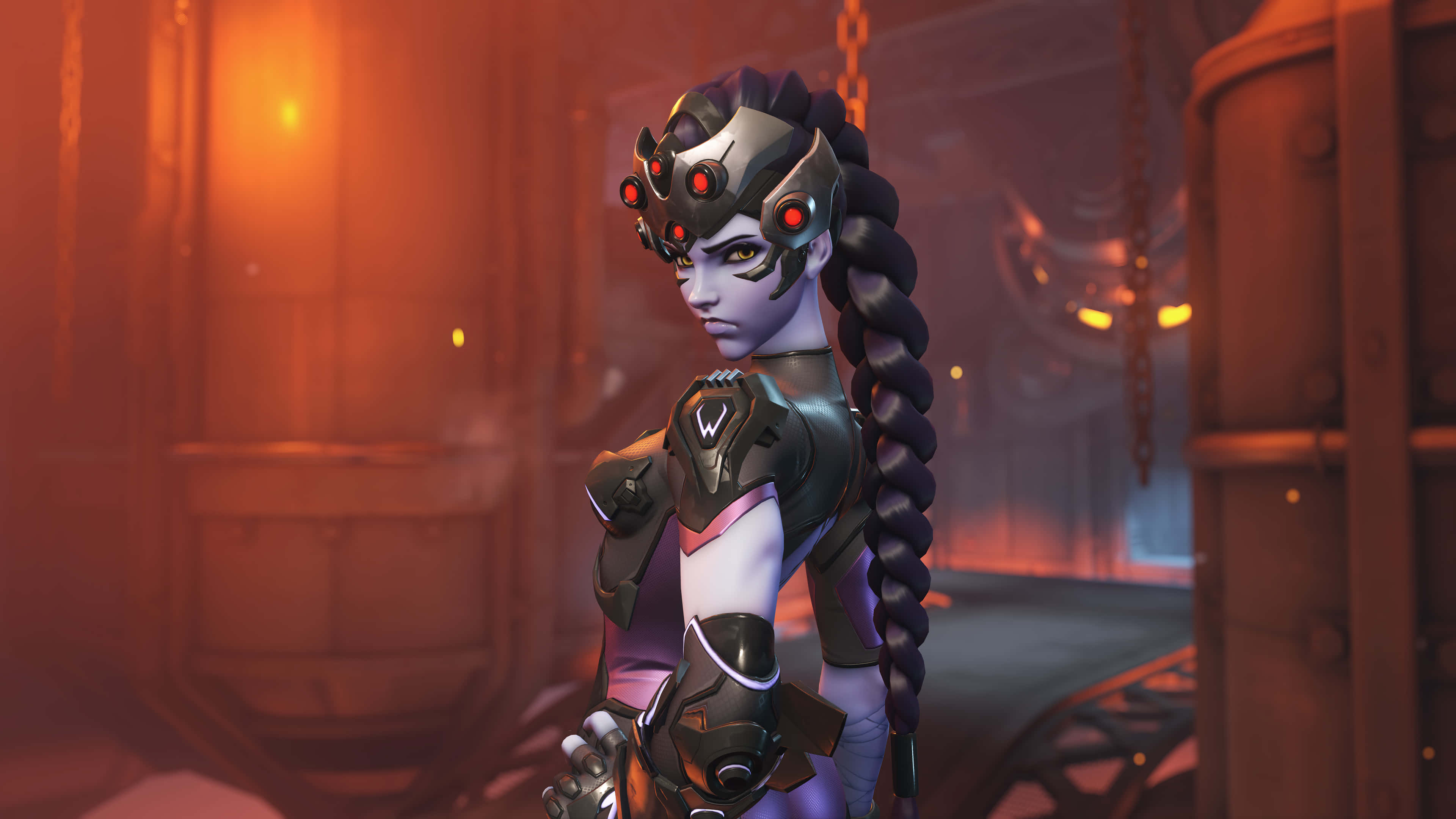 Overwatch Heroes 桌布 壁紙 — 一位擁有發光紅眼和辮子頭髮的賽博龐克戰士，站在一個昏暗的工業房間中，沐浴在橙色燈光下。