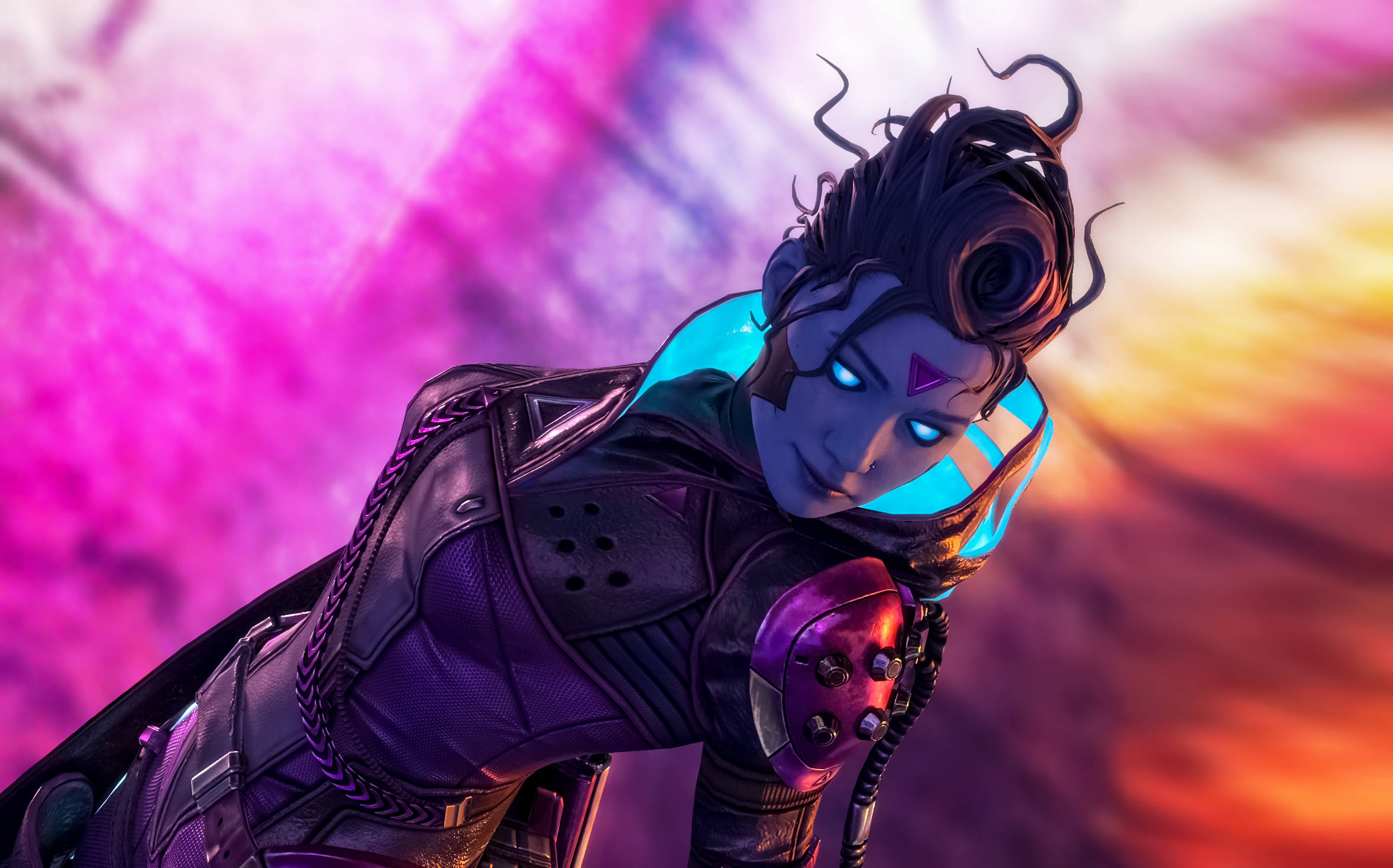 Cool Apex Legends 桌布 壁紙 — 一位擁有發光藍色眼睛和未來盔甲的賽博龐克戰士，在充滿活力的粉紅色和橙色宇宙背景下擺出姿勢。