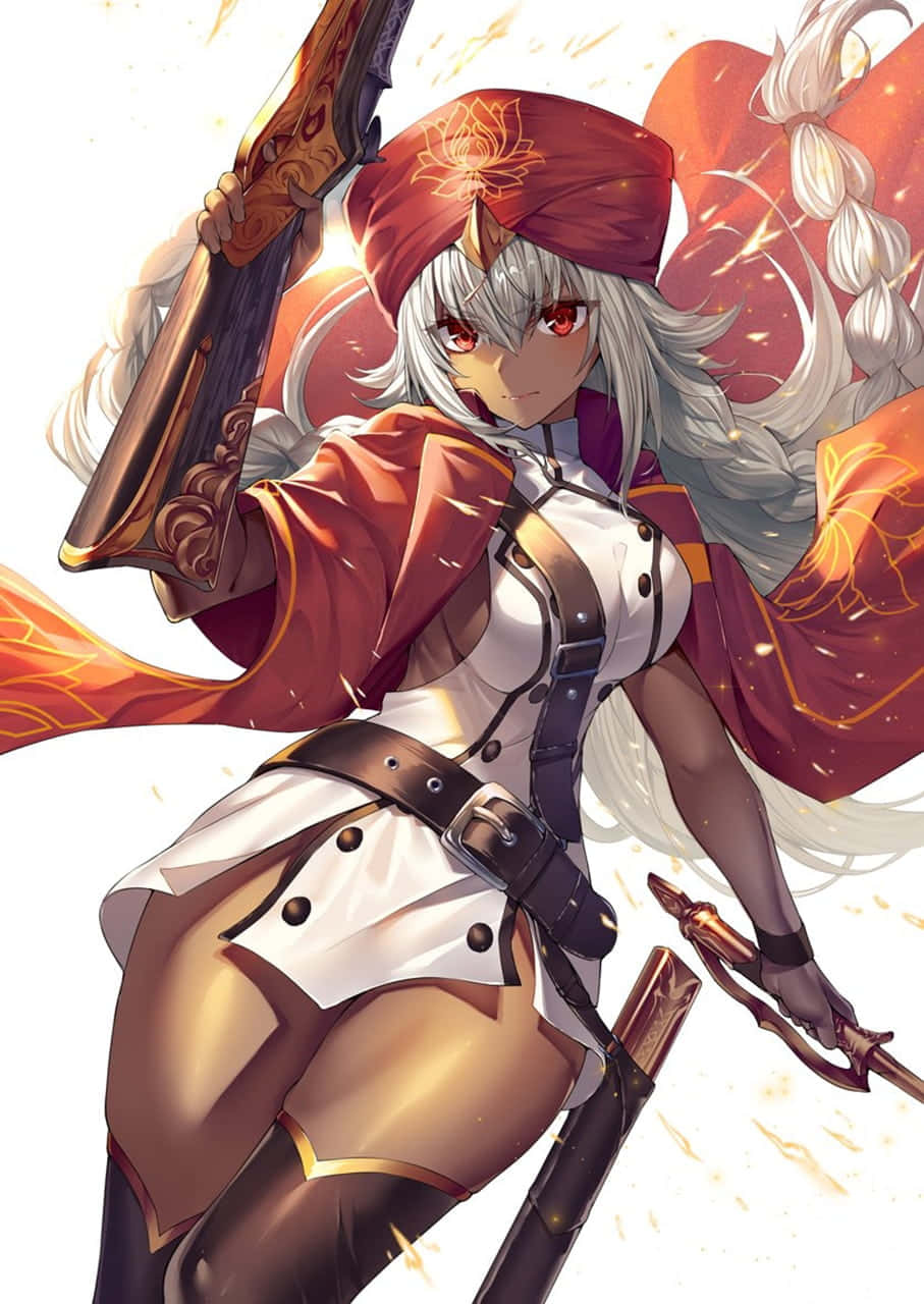 Fate/Grand Order 桌布 壁紙 — 一位擁有白髮紅眼的兇猛動漫戰士，在熾熱的橙色和白色背景下揮舞著華麗的步槍。