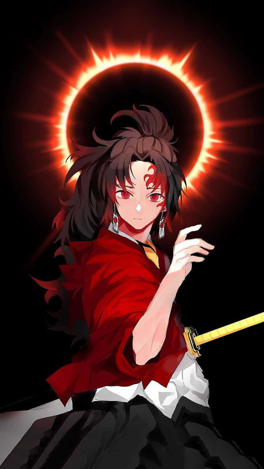 Yoriichi Tsugikuni 桌布 壁紙 — 一位擁有紅色眼睛和火焰光環的動漫戰士，在黑暗背景前持劍蓄勢待發。
