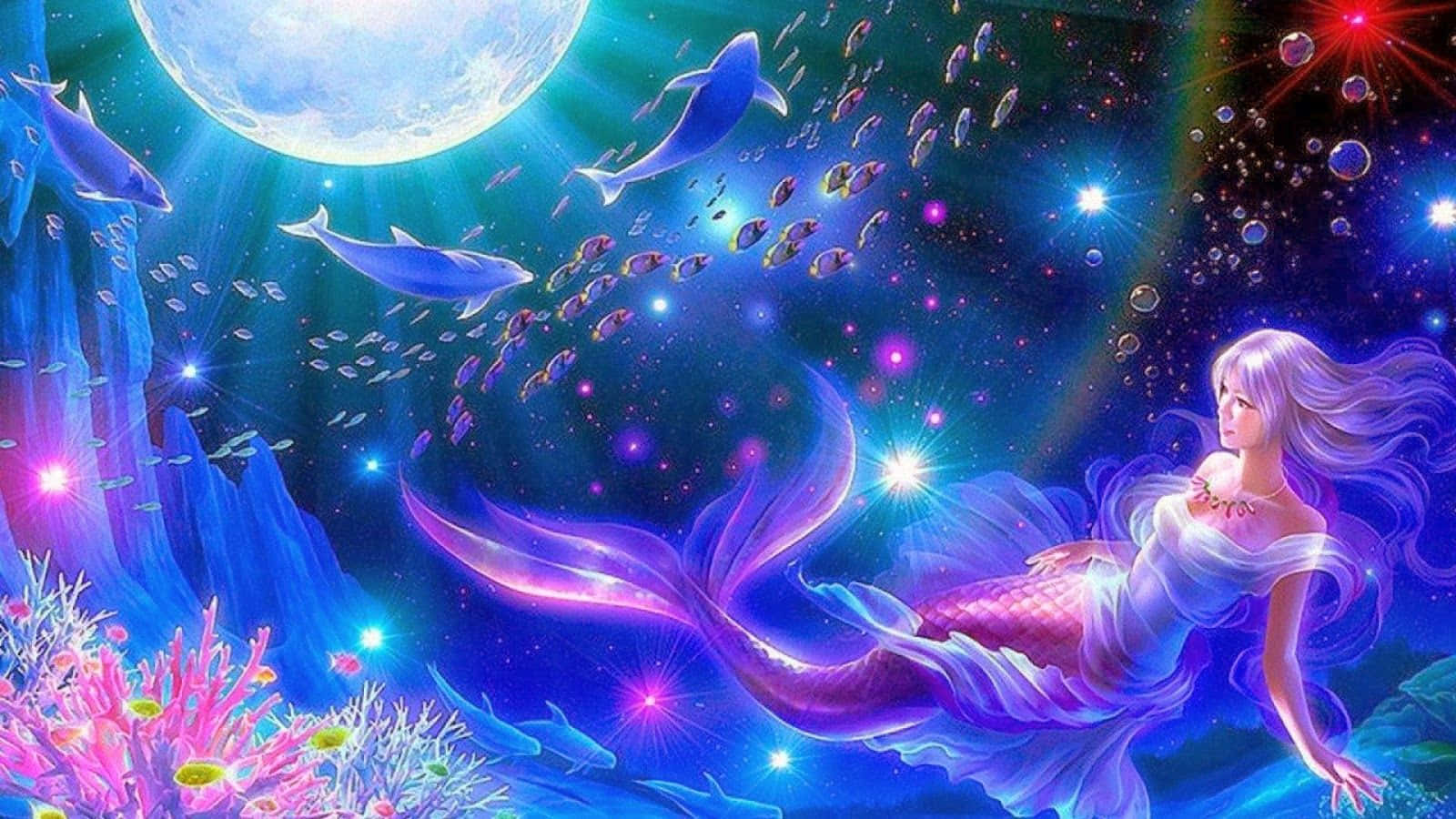 Mermaids 桌布 壁紙 — 一位擁有紫色頭髮的發光美人魚在巨型月亮下，在海豚和珊瑚之間優雅地游動，構成一個神奇的水下場景。