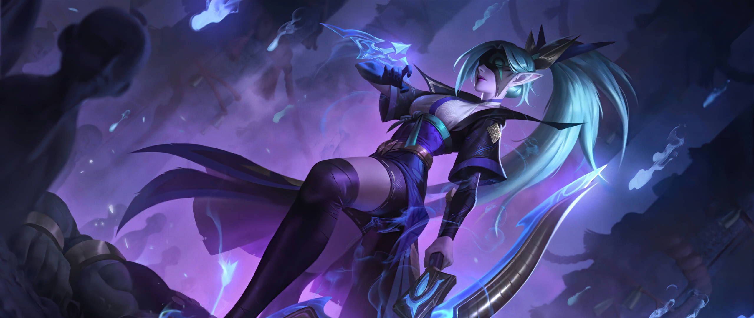 3d League Of Legends 桌布 壁紙 — 一位擁有藍綠色頭髮的奇幻動畫戰士，在深紫色神秘戰場上揮舞著發光的藍色刀刃。