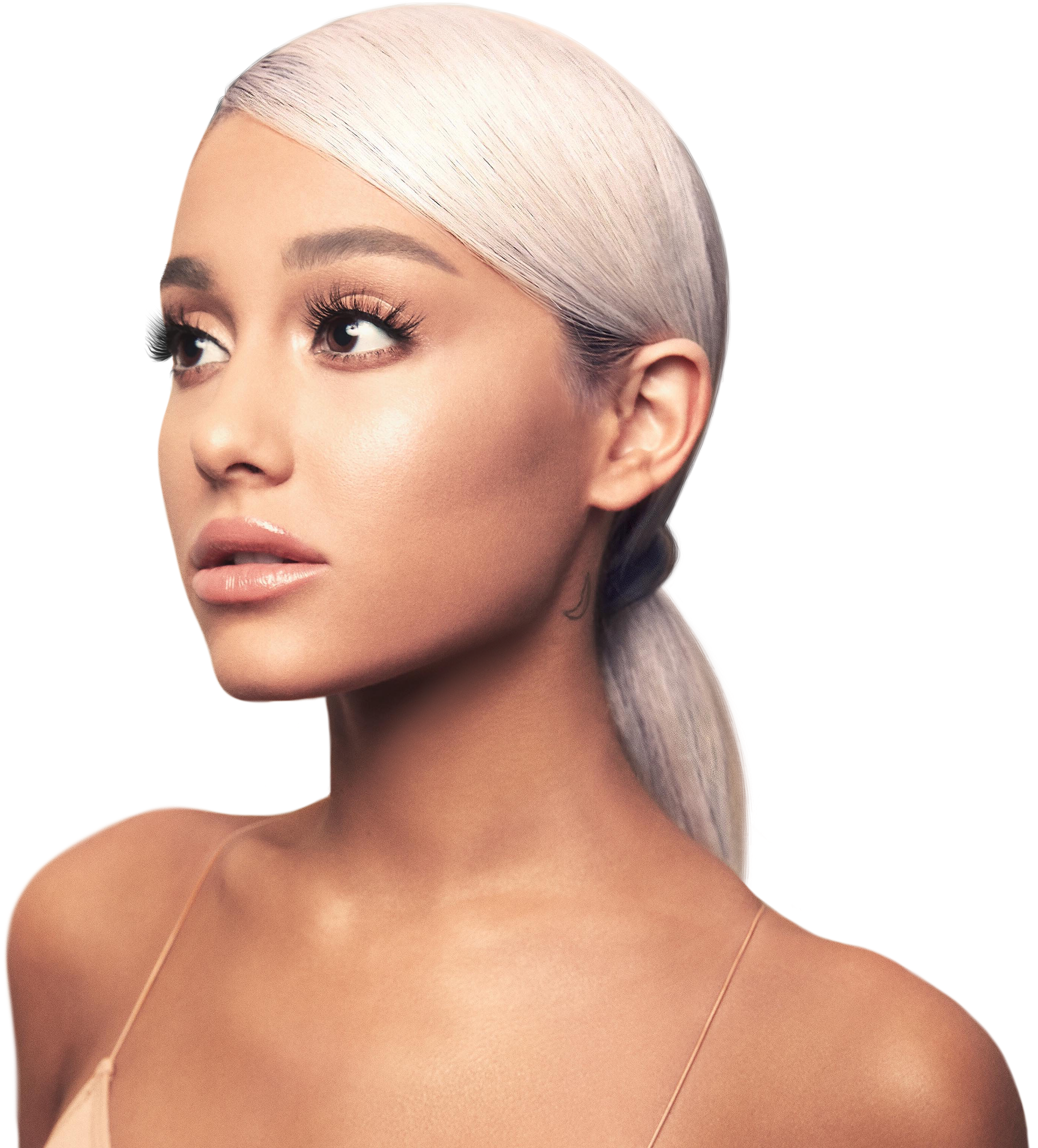 Ariana Grande Cute 桌布 壁紙 — 一位擁有鉑金色頭髮、梳著俐落馬尾的女性，在純黑背景下若有所思地凝視著。