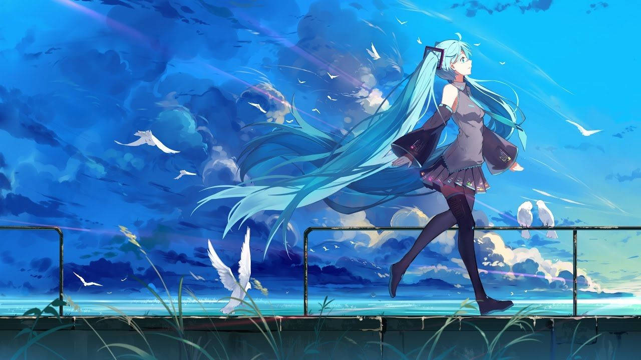 miku 桌布 壁紙 — 一位擁有長長青綠色頭髮的動漫女孩沿著海邊欄杆奔跑，白色鳥兒在 vibrant 藍天中翱翔。