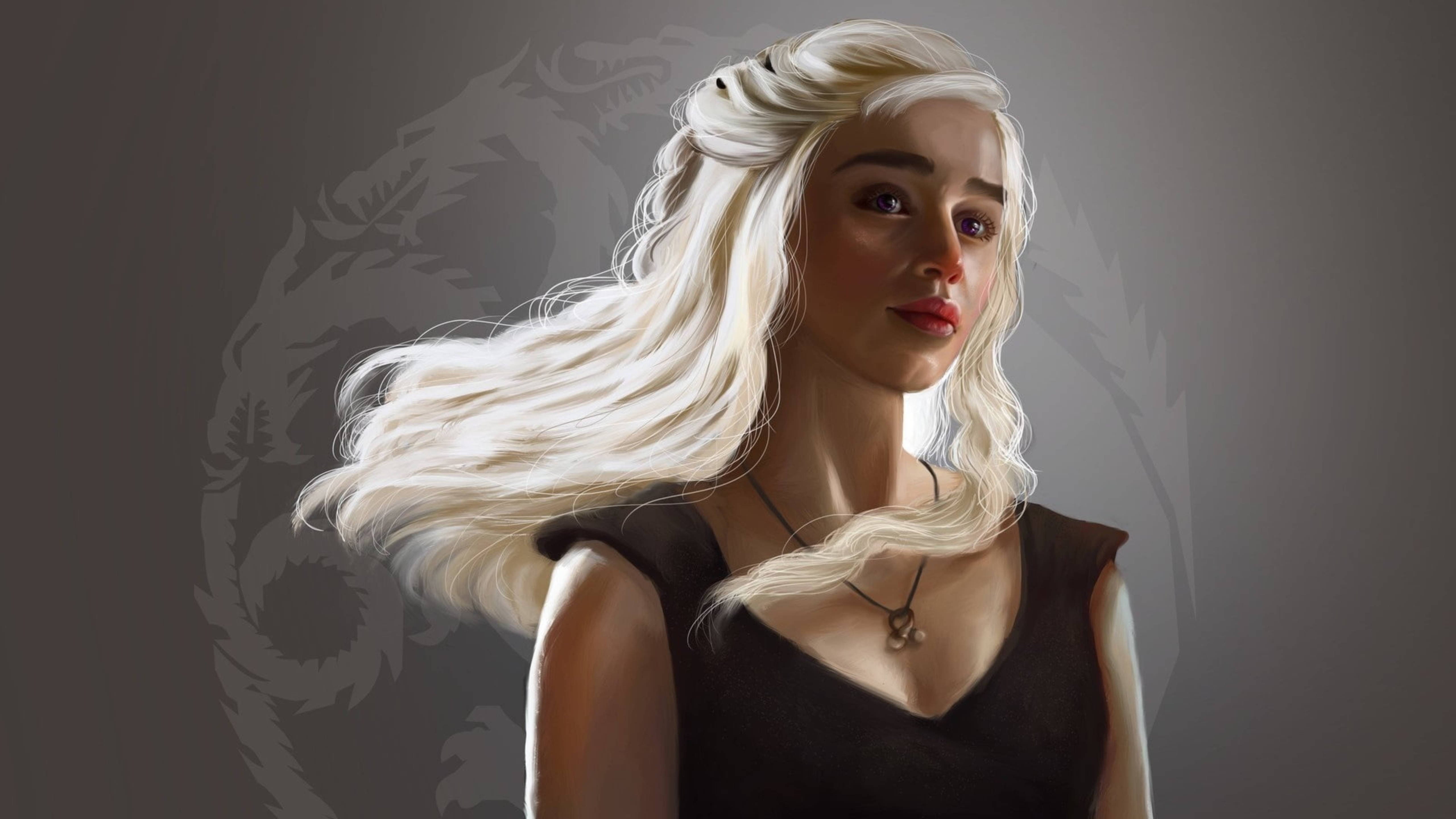 daenerys 桌布 壁紙 — 一位擁有飄逸白髮的女性數位肖像，背後有龍紋章，背景為灰色。