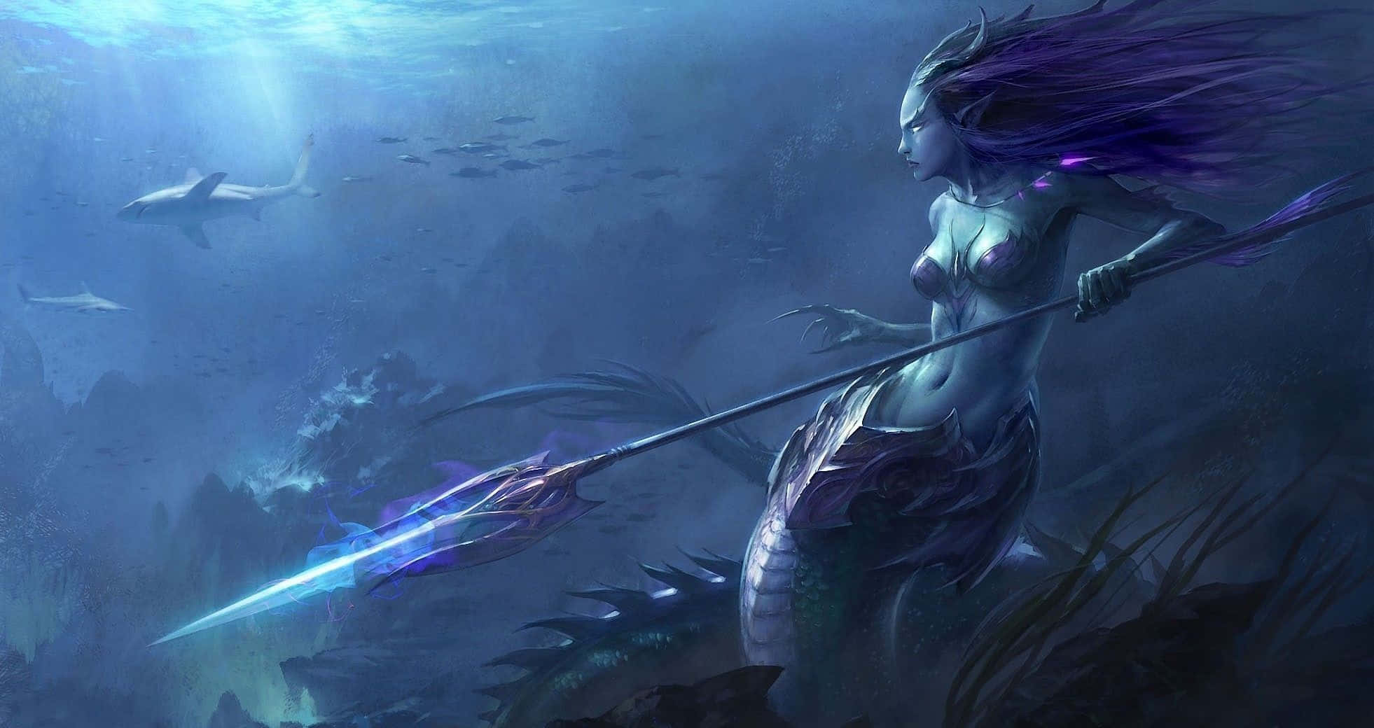美人魚 桌布 壁紙 — 一位擁有飄逸紫色頭髮的威嚴美人魚，在鯊魚和珊瑚之間的水下揮舞著發光的長矛。