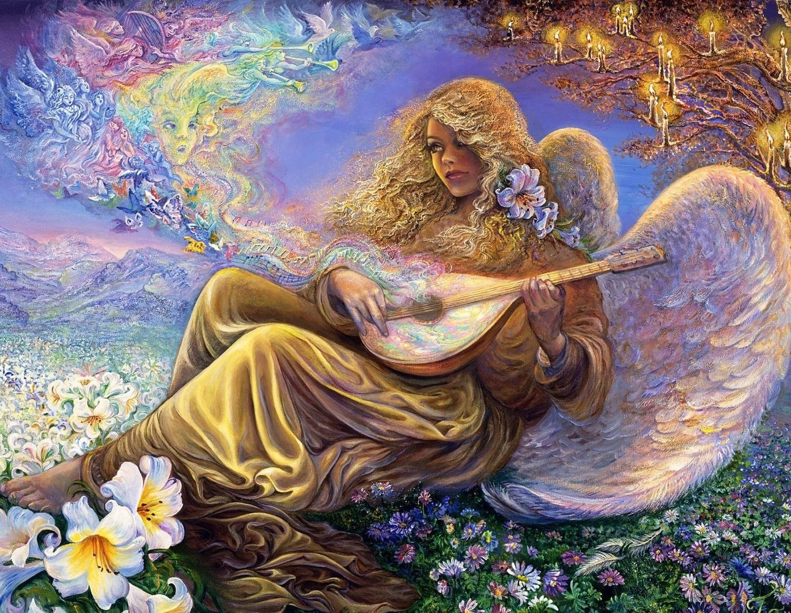 angels 桌布 壁紙 — 一位擁有飄逸金髮和巨大白色翅膀的天使坐在花田中彈奏魯特琴，天空中靈體盤旋。