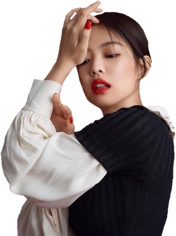 BLACKPINK 桌布 壁紙 — 一位擁有鮮豔紅唇和相配指甲的女性，在純黑背景前擺姿勢，一隻手輕輕觸碰額頭。
