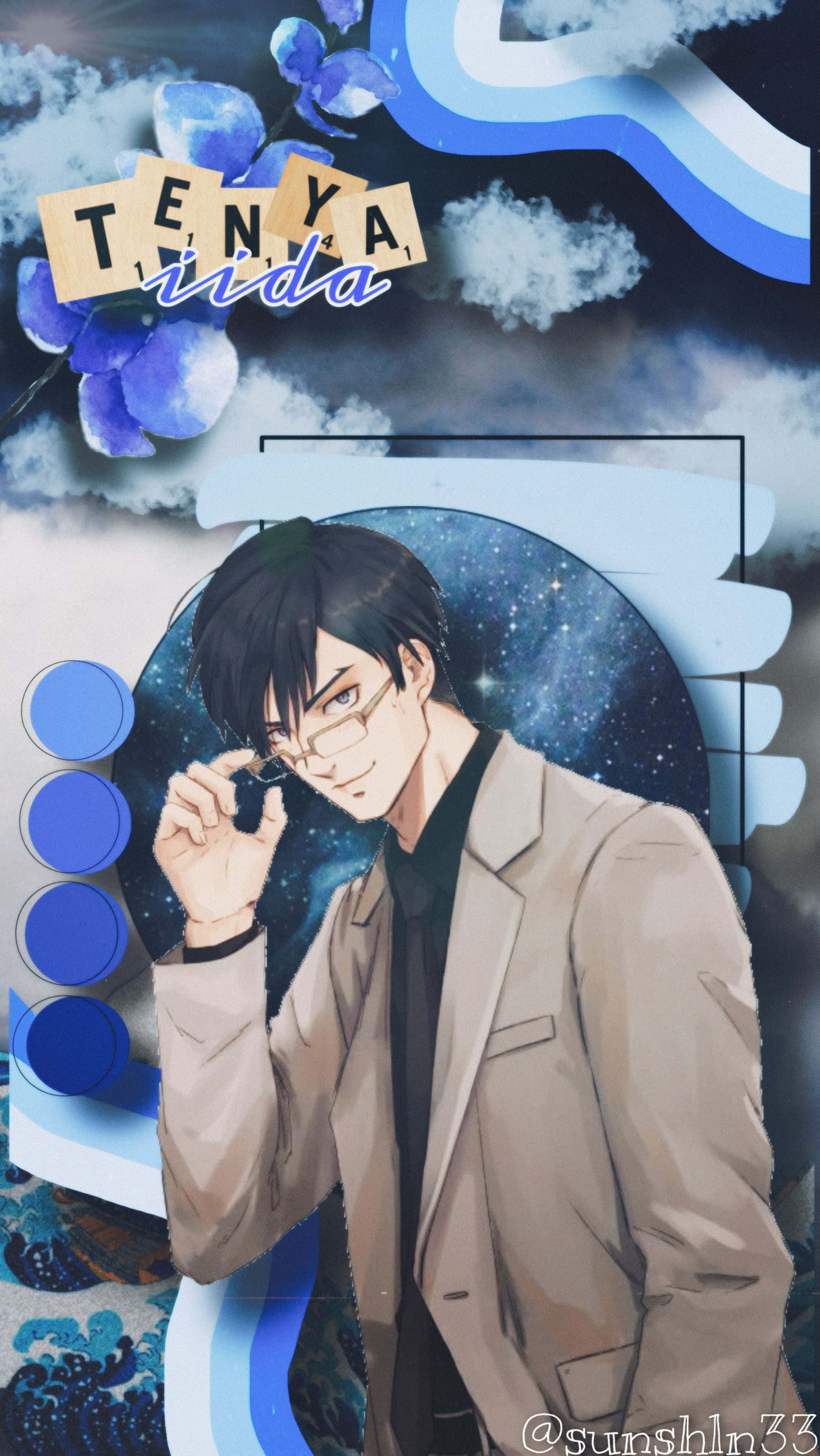 Tenya Iida 桌布 壁紙 — 一位時尚的動漫男士穿著米色西裝，在帶有花卉裝飾的宇宙藍白抽象背景前調整眼鏡。