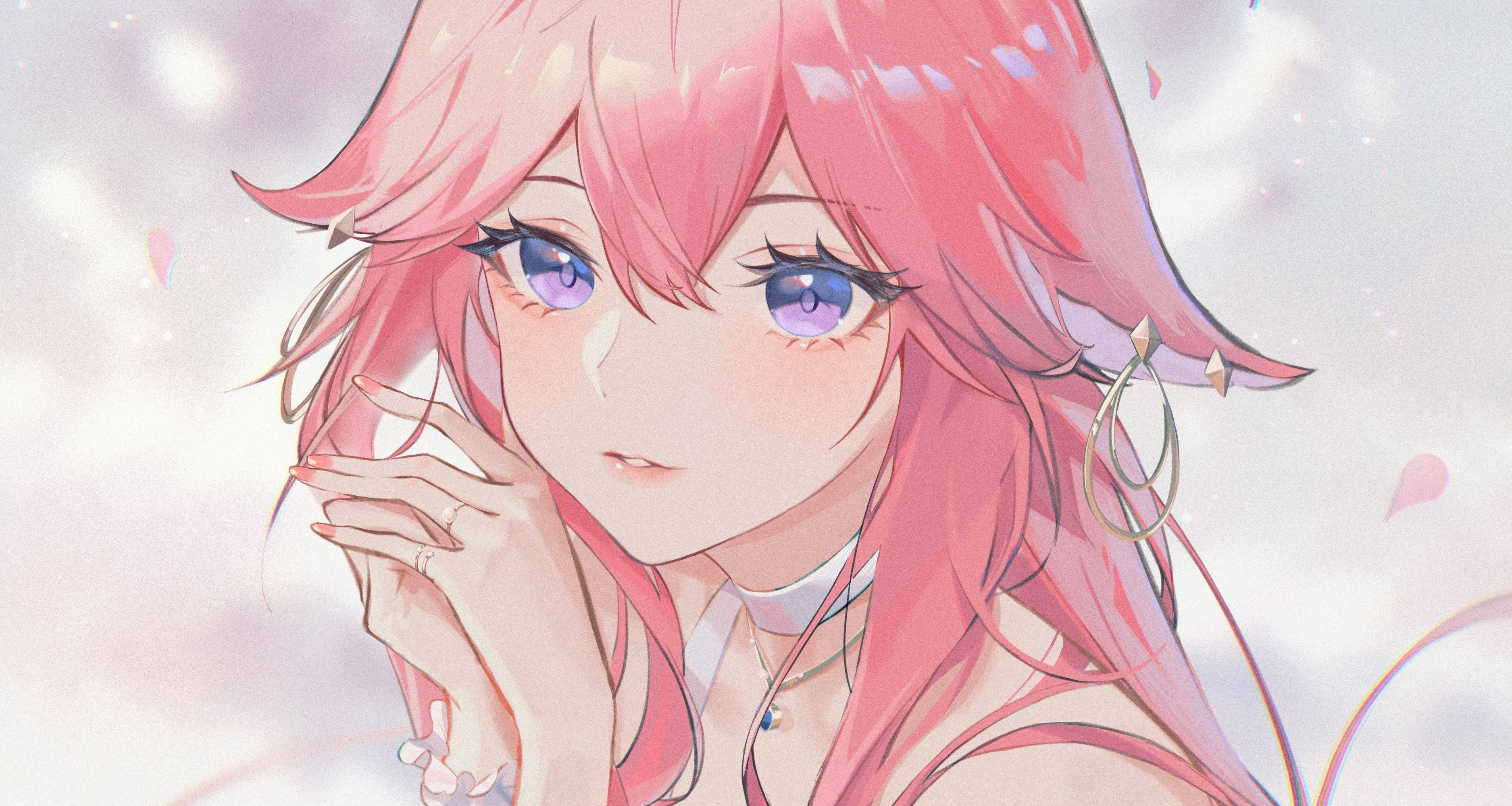 Miko 桌布 壁紙 — 一位柔軟的動漫女孩，粉紅色頭髮和紫色眼睛，輕輕地將臉貼在夢幻的粉彩背景上。