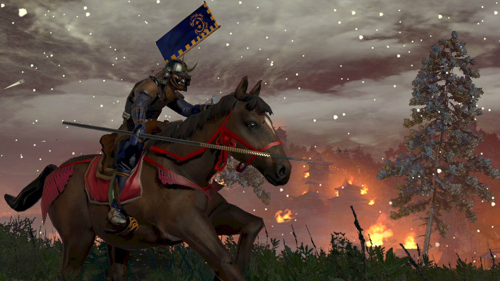 武士騎馬衝過雪地，遠處有火燃燒。 — Fire Emblem Warriors 壁紙