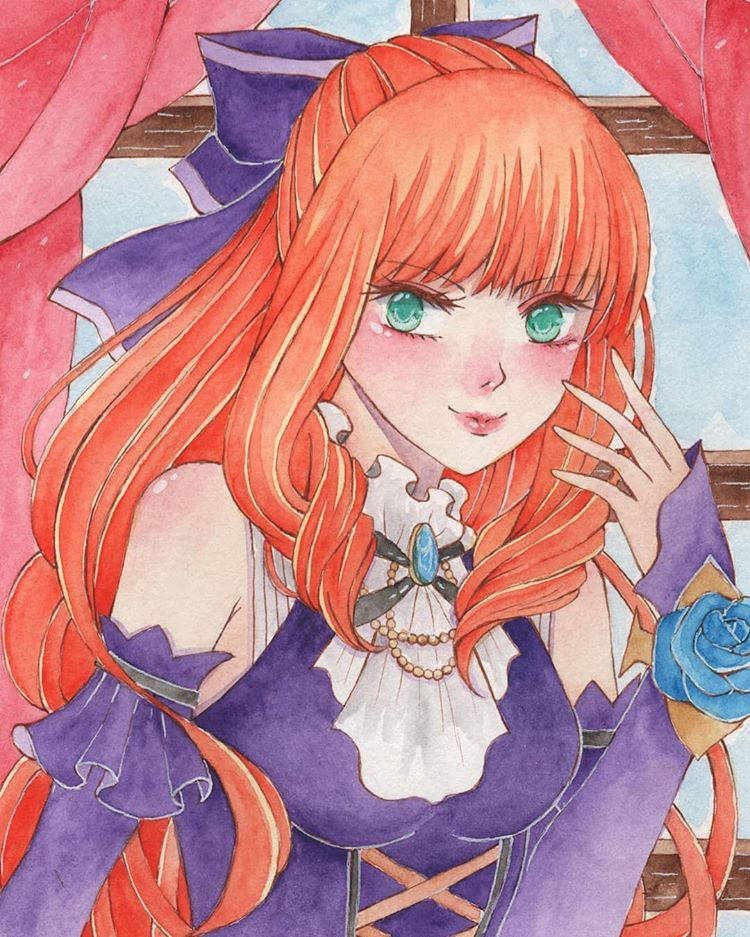 Guinevere 桌布 壁紙 — 一位水彩動漫女孩，擁有火紅橙色頭髮和藍綠色眼睛，穿著帶有藍色玫瑰的紫色連衣裙，溫柔地微笑。