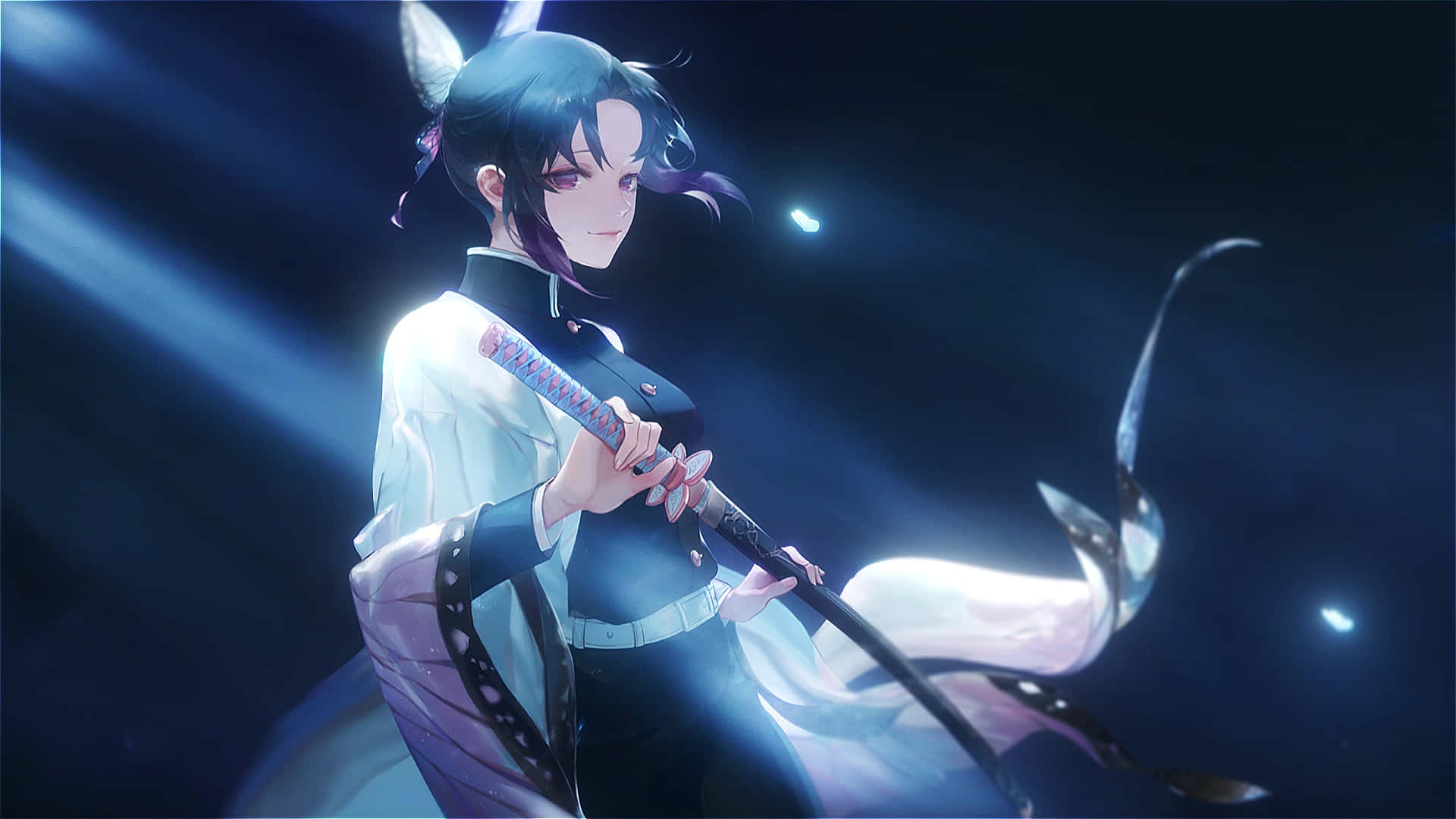 Best Anime 桌布 壁紙 — 一位深色頭髮的動漫女孩，擁有狐狸耳朵，在戲劇性的藍色舞台燈光下握著一把發光的劍。