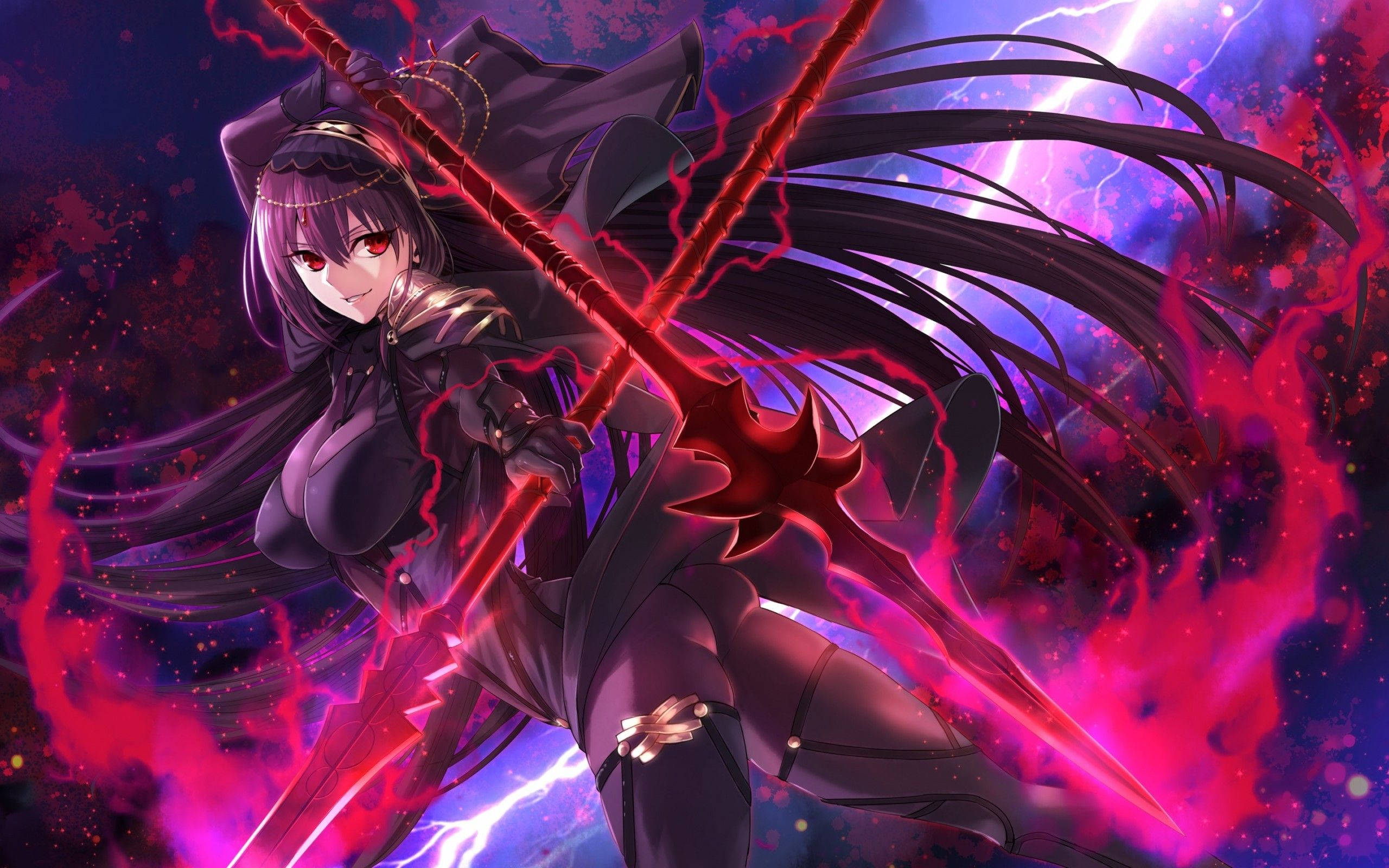 Fate/Grand Order 桌布 壁紙 — 一位深色頭髮的動漫戰士在旋轉的紫色和粉紅色能量中揮舞著發光的紅色長矛，背景是暴風雨般的宇宙。