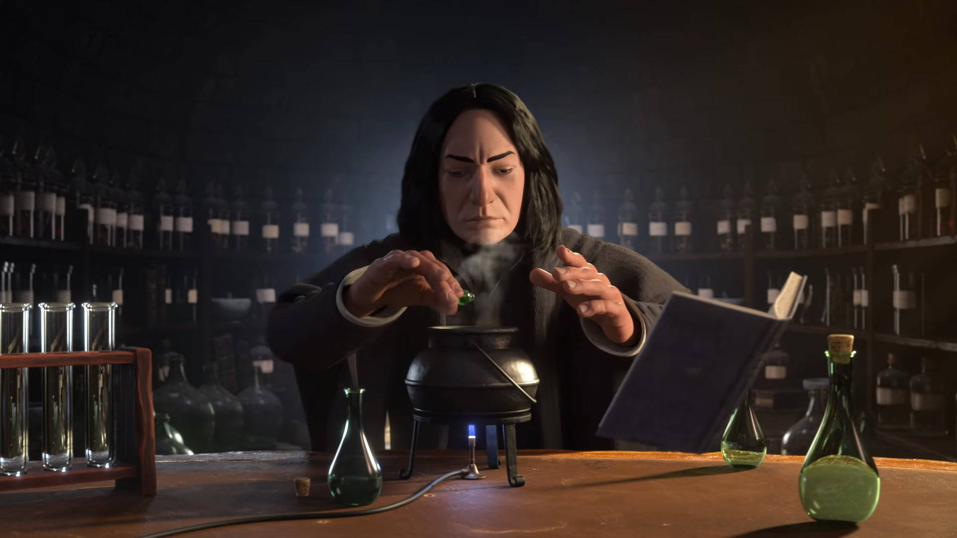 snape 桌布 壁紙 — 一位深色頭髮的女巫在一個光線昏暗、裝滿玻璃瓶和冒泡綠色液體的魔藥實驗室中，專注地攪拌著一個冒煙的大鍋。