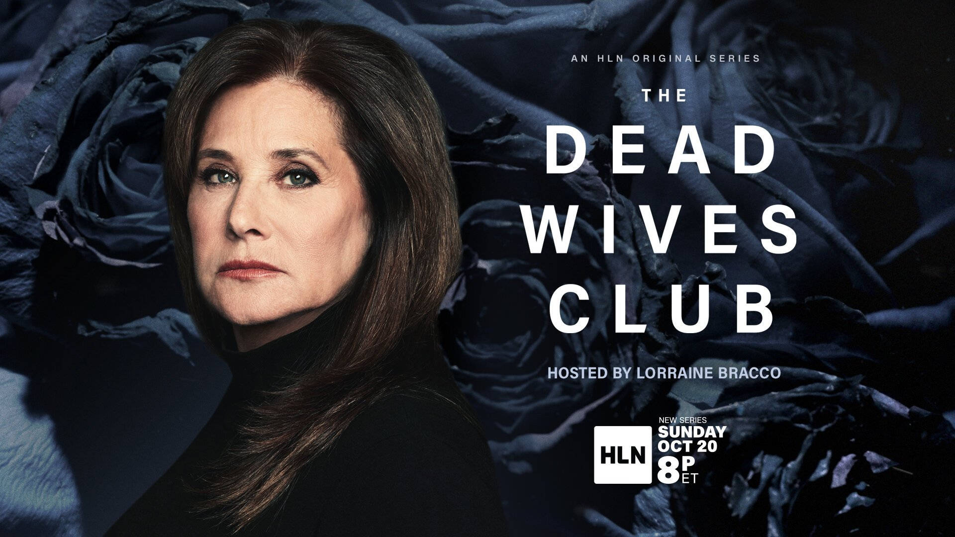 Woman 桌布 壁紙 — 一位深色頭髮的女性在深藍色玫瑰背景下莊嚴凝視，粗體白色文字宣佈「The Dead Wives Club」。