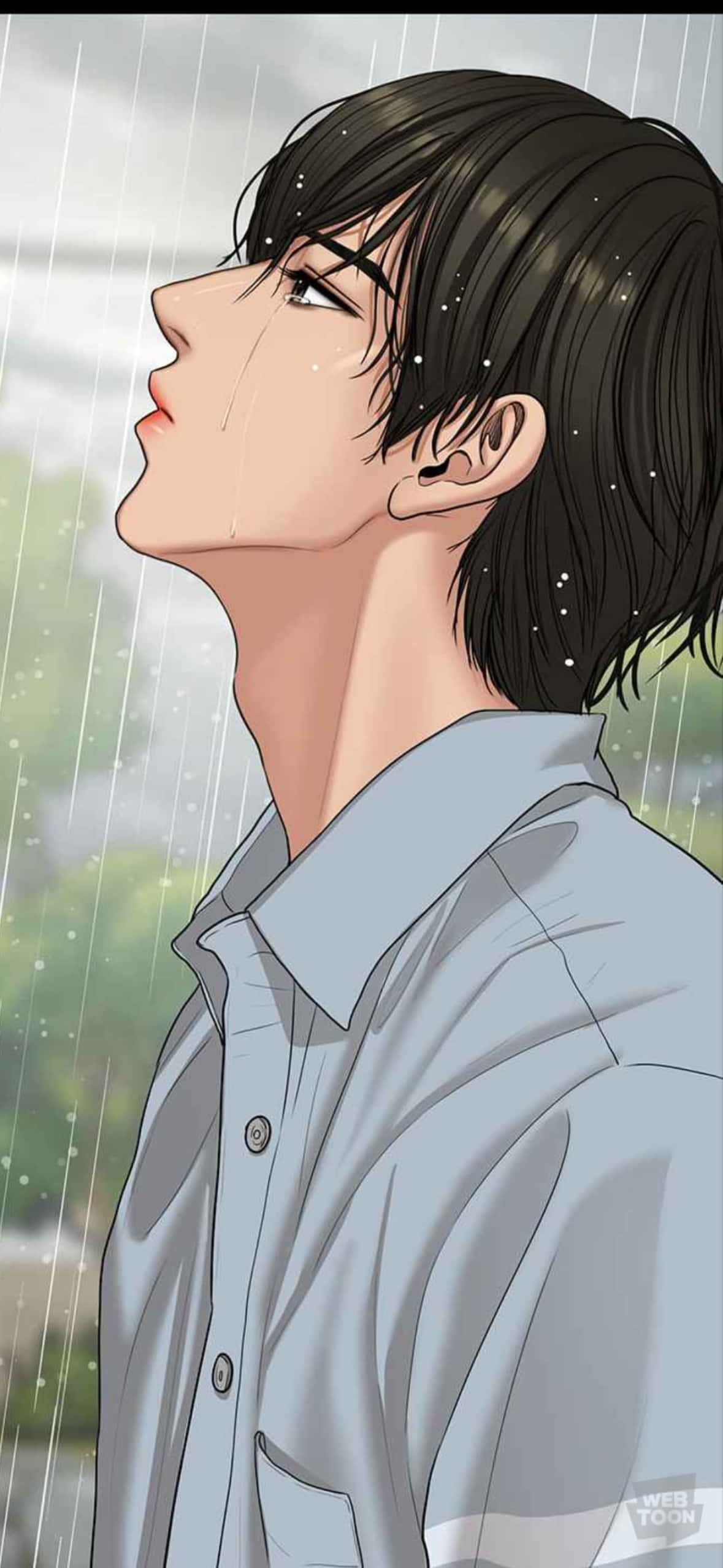 1179x2556 桌布 壁紙 — 一位深色頭髮的年輕男子在雨中向上凝望，雨滴沿著他的臉頰流下，背景是模糊的綠色。