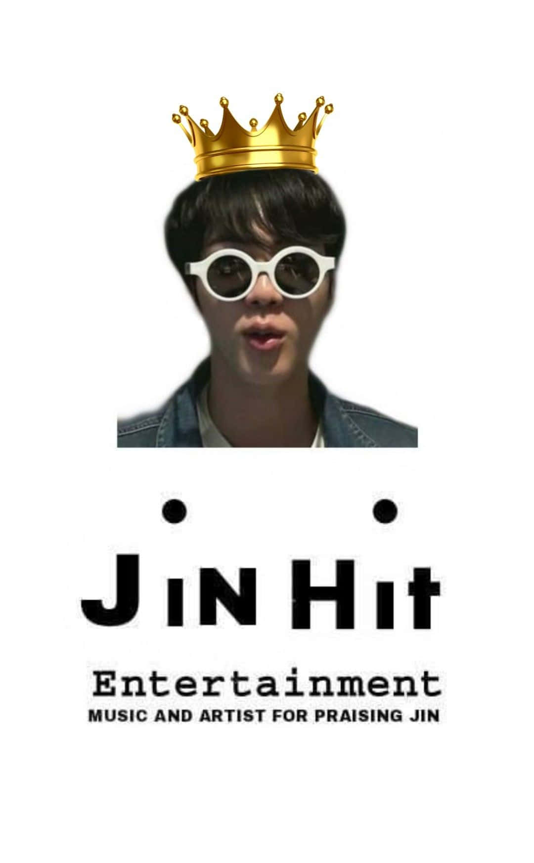 Big Hit Entertainment 桌布 壁紙 — 一位深色頭髮的年輕男子戴著金色皇冠和白色圓形太陽眼鏡，背景為純白色。