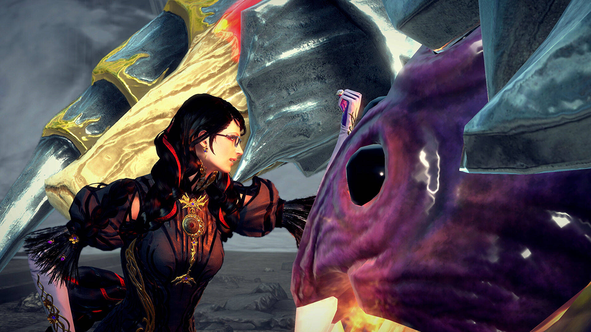 Bayonetta 桌布 壁紙 — 一位深色頭髮的戰士身穿華麗的黑色盔甲，在荒涼的戰場上與一隻擁有發光眼睛的巨大紫色龍對峙。