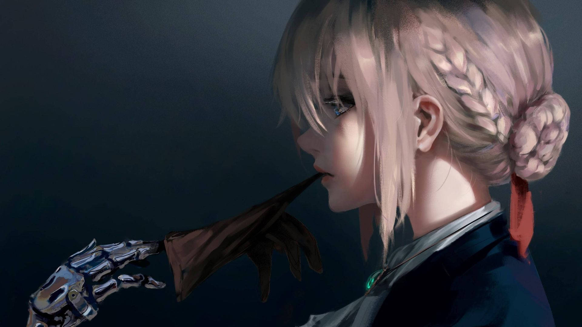 Profile 桌布 壁紙 — 一位淺色頭髮的動漫女孩，梳著辮子髮髻，機械手觸摸嘴唇，背景為深藍色。