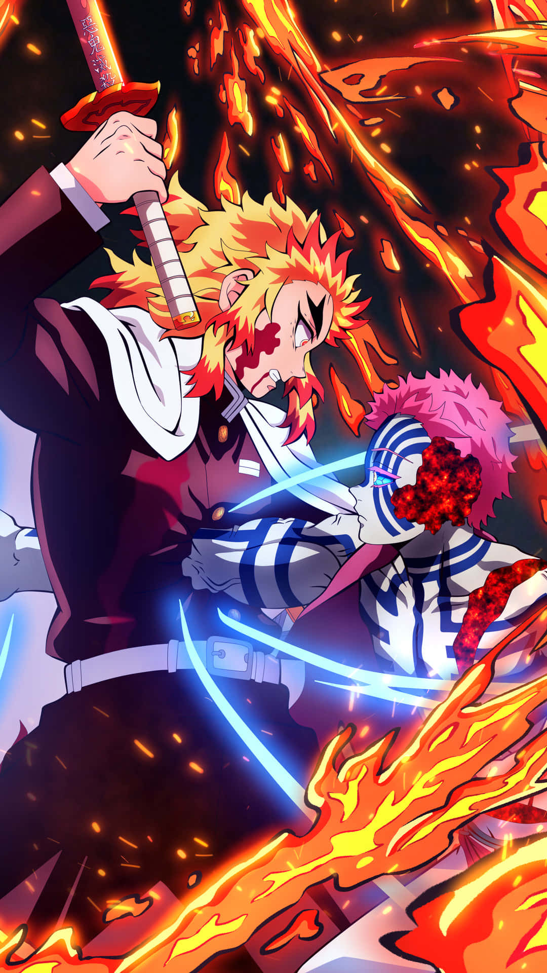 Rengoku Aesthetic 桌布 壁紙 — 一位火紅頭髮的動漫戰士，在爆炸性的火焰和火花中，用發光的劍砍向一位粉紅頭髮的對手。