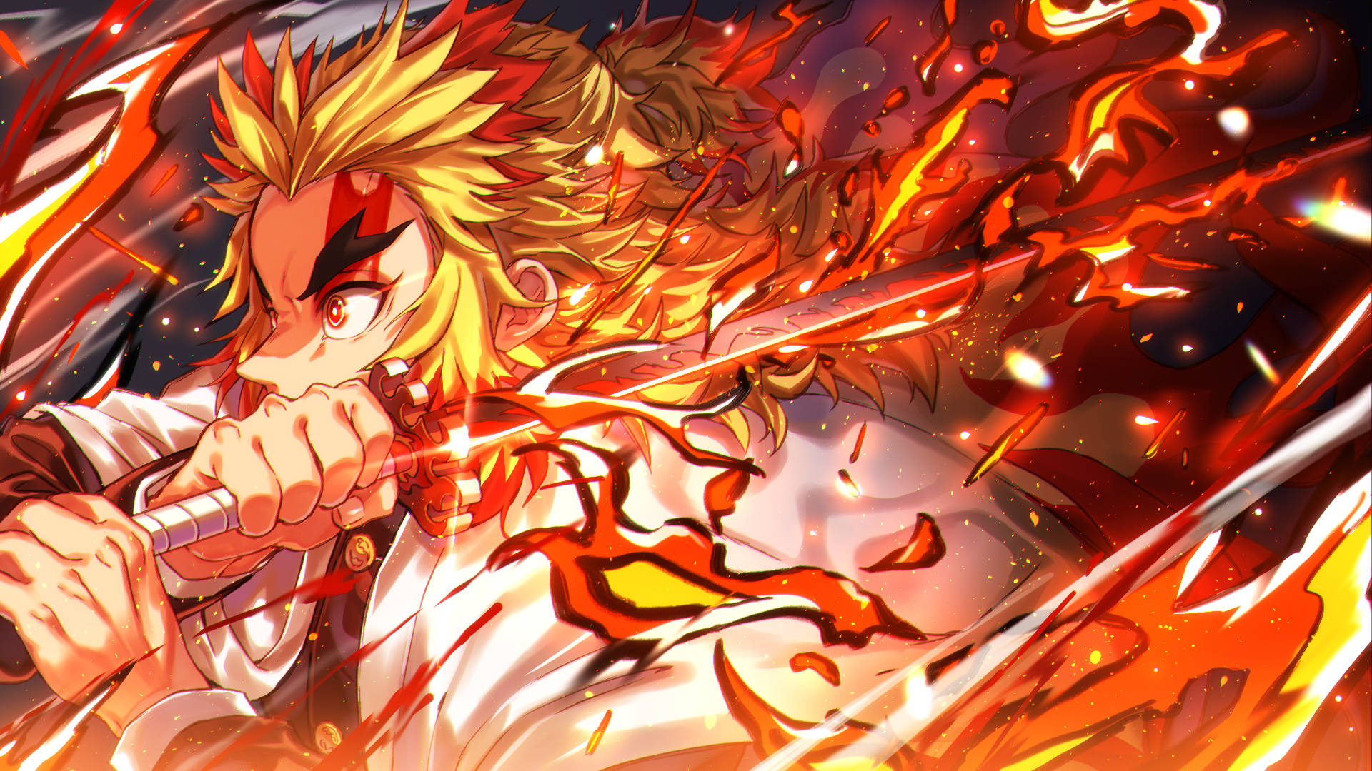 Kyojuro Rengoku 桌布 壁紙 — 一位火紅頭髮的動漫戰士，帶著強烈的專注和發光的眼睛，劈開爆炸性的火焰。