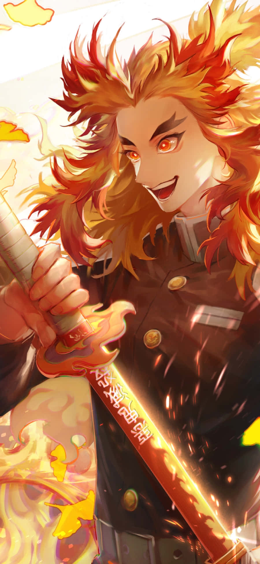Rengoku Sword 桌布 壁紙 — 一位火紅頭髮的動漫戰士咧嘴大笑，同時揮舞著一把被火焰包圍的發光劍。