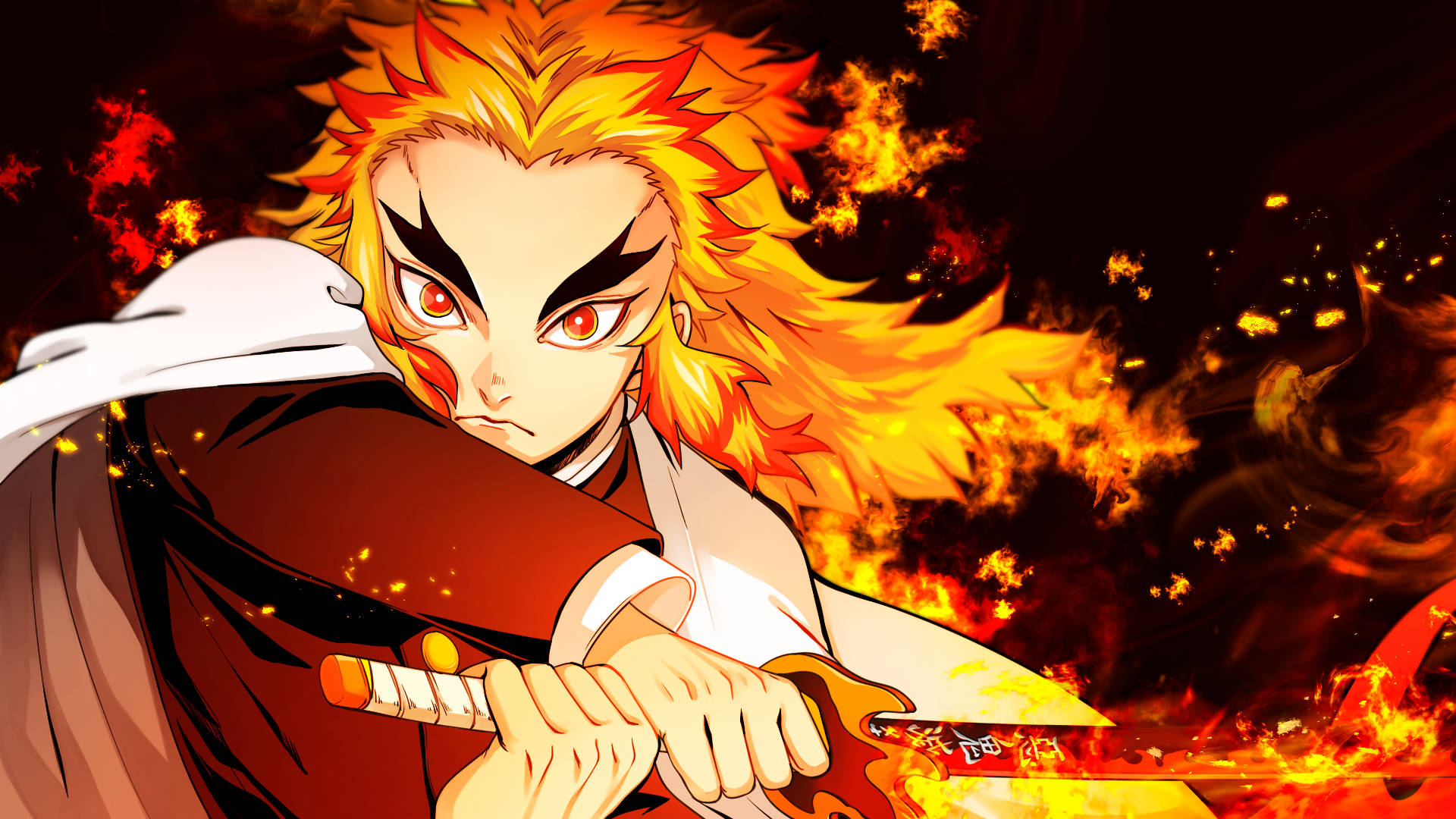 Kyojuro Rengoku 桌布 壁紙 — 一位火紅頭髮的動漫戰士在橙色和紅色火花的烈焰中緊握著一把燃燒的劍。