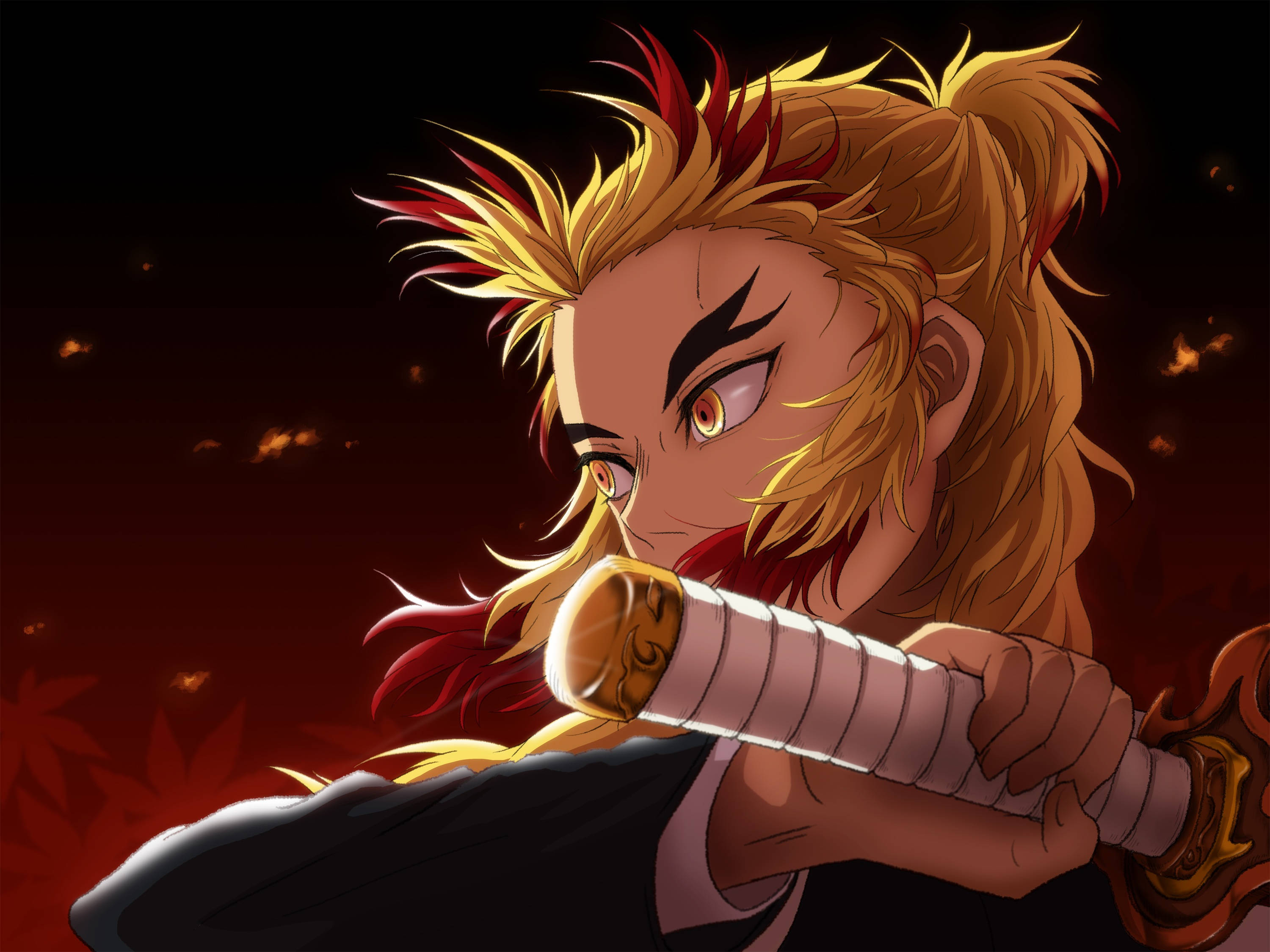 Kyojuro Rengoku 桌布 壁紙 — 一位火紅頭髮的動漫戰士在深紅色背景和發光的餘燼中，專注地握著劍。