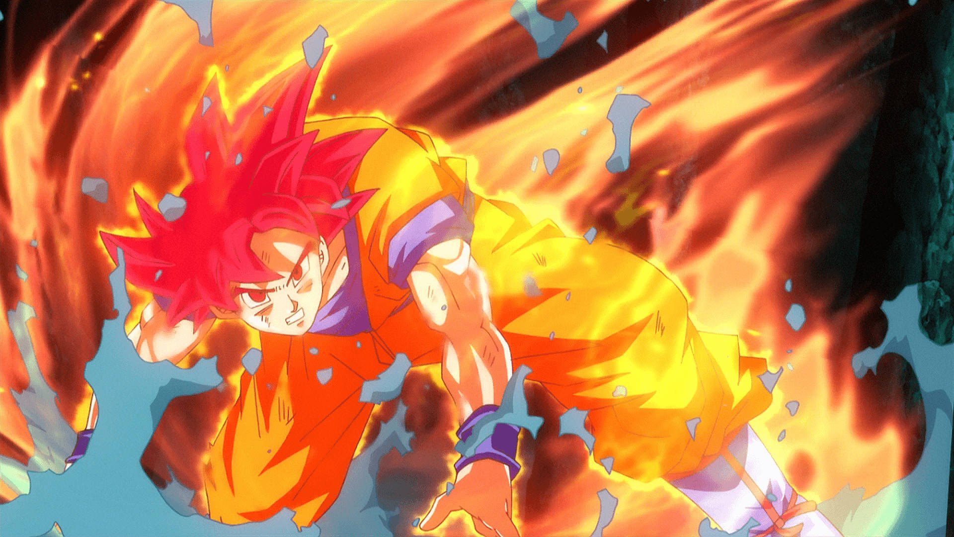 kaioken 桌布 壁紙 — 一位火紅頭髮的動漫戰士穿著橙色道服，帶著爆炸性能量和周圍的碎片向前衝刺。