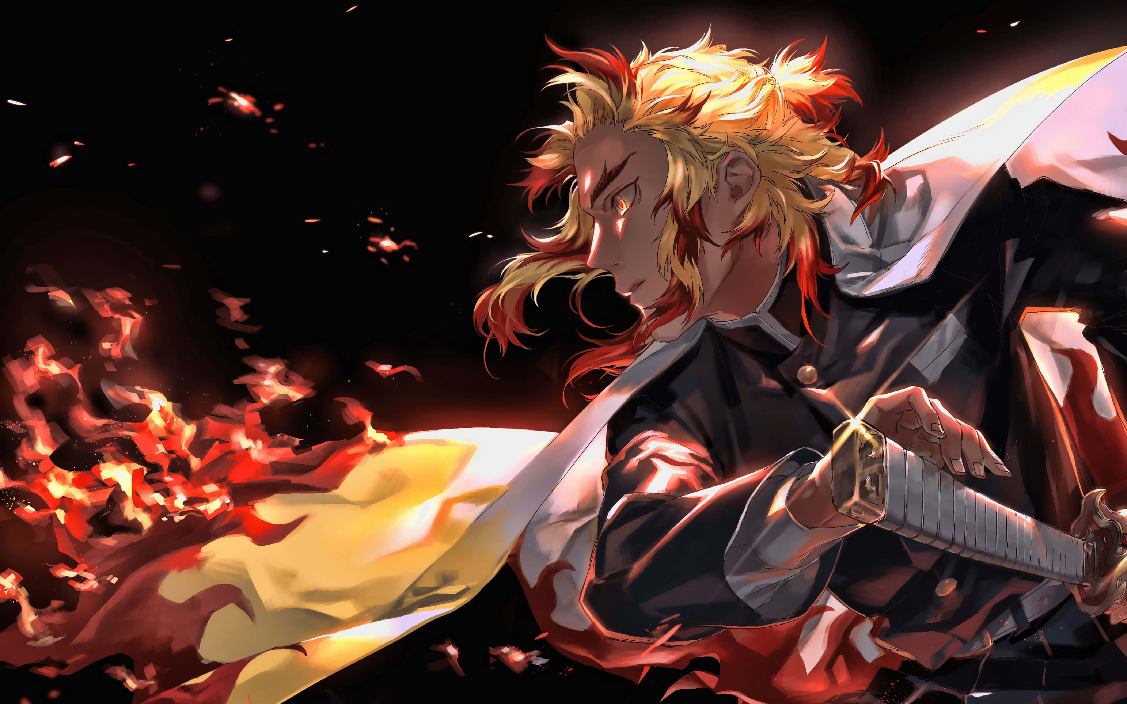 Demon Slayer Season 2 桌布 壁紙 — 一位火紅頭髮的動漫戰士身穿暗色服裝，在黑色背景的旋轉火焰中揮舞著發光的劍。