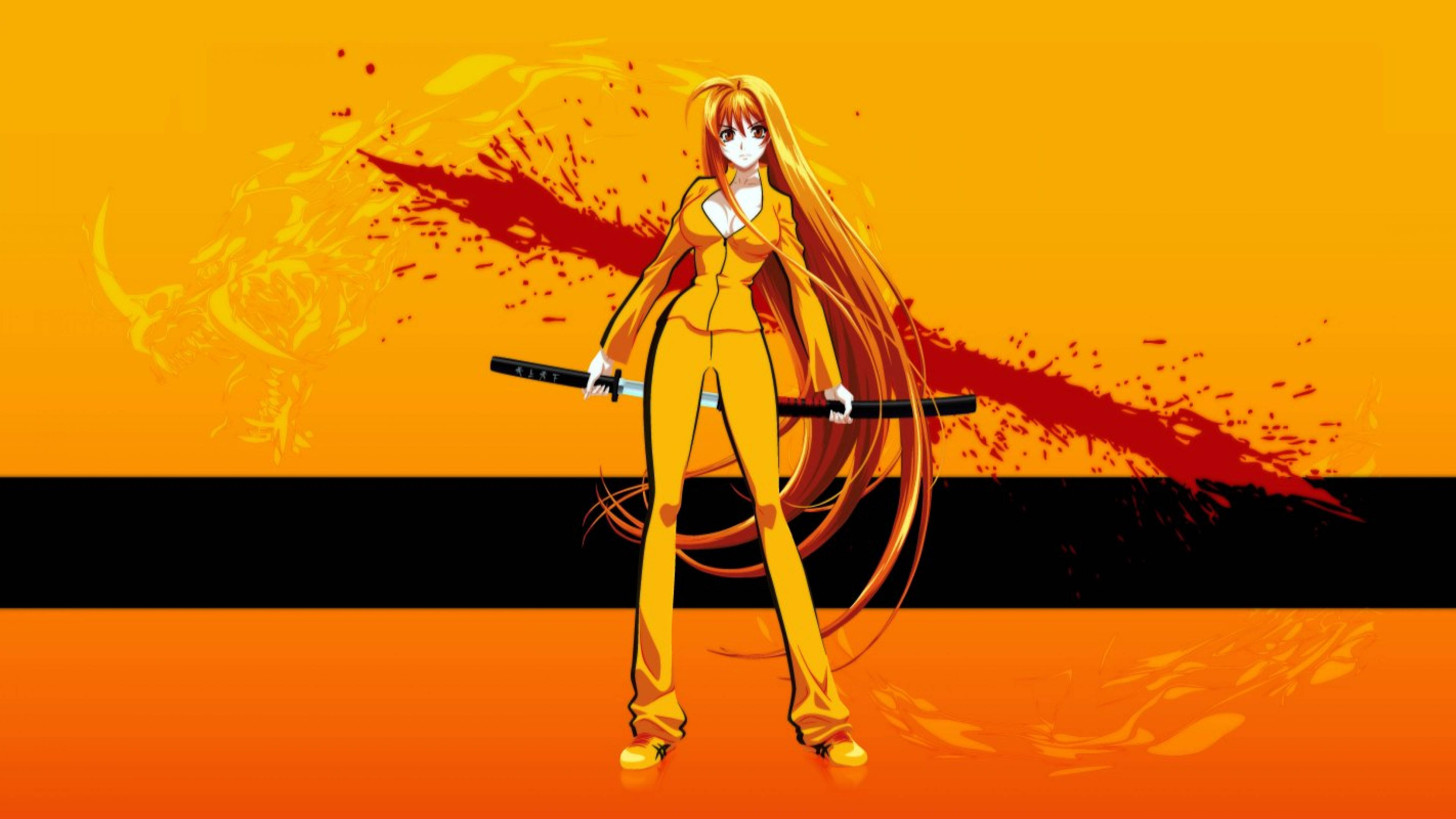 Kill Bill 桌布 壁紙 — 一位火紅頭髮的動漫戰士身穿黃色套裝，手持雙劍，站在大膽的橙色和黑色背景前。