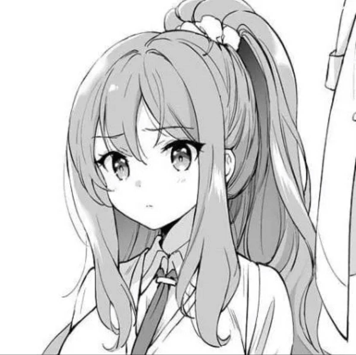 動漫女孩 桌布 壁紙 — 一位灰階動畫女孩，長髮高馬尾，穿著校服，溫柔地凝視著。