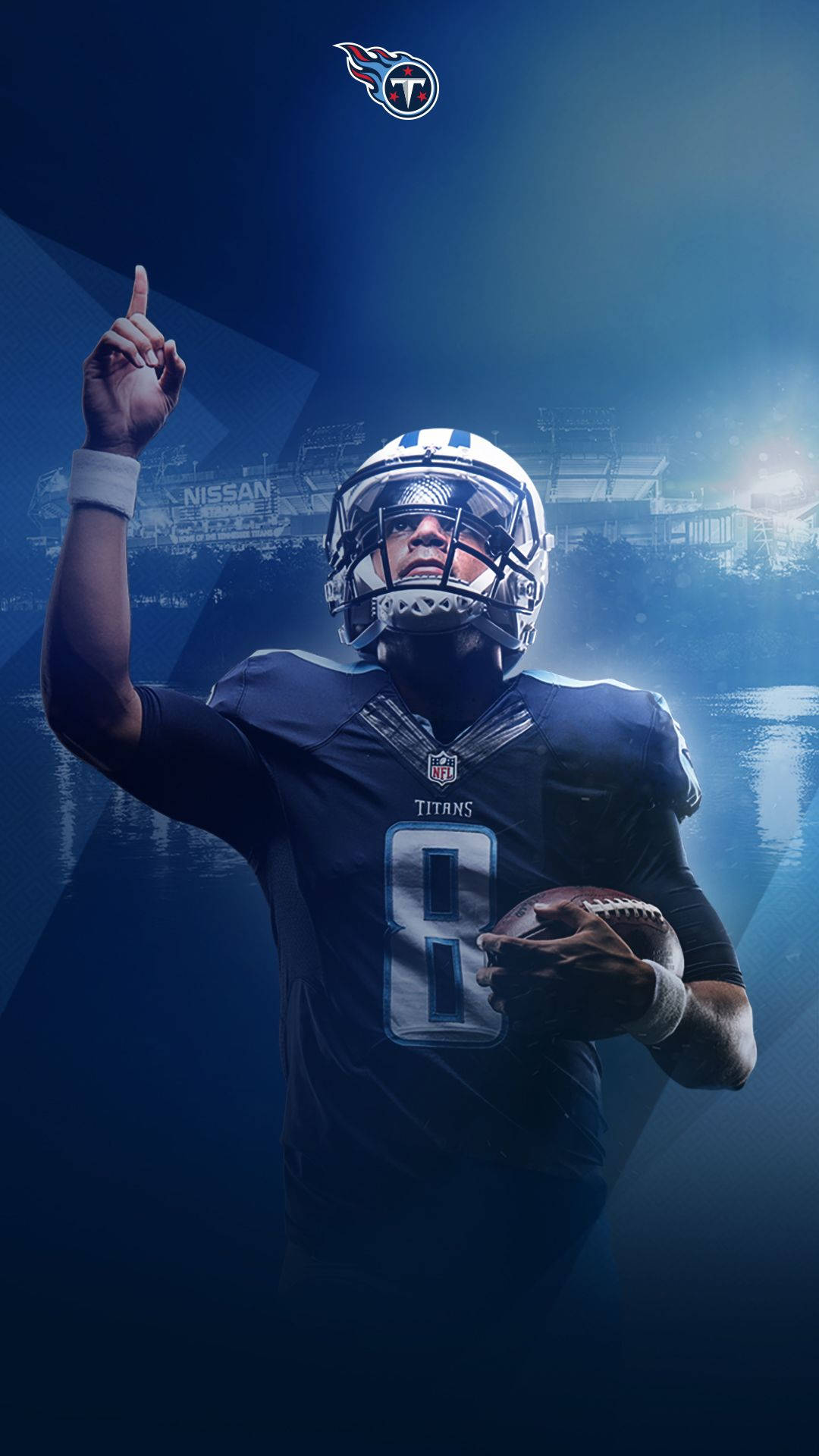NFL 桌布 壁紙 — 一位田納西泰坦隊的美式足球員身穿深藍色球衣，在球場燈光下抱著足球並向上指。