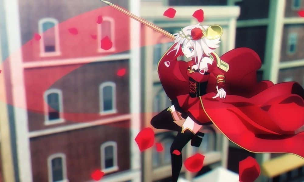 動漫女孩 桌布 壁紙 — 一位白髮動漫少女身穿飄逸的紅色服裝，在模糊的城市背景下，於飄落的紅色花瓣中揮舞長矛躍入空中。