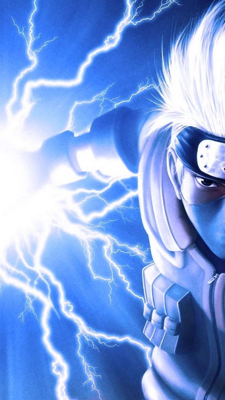chidori 桌布 壁紙 — 一位白髮動漫忍者對著暴風雨的天空從手中釋放出劈啪作響的藍色閃電。