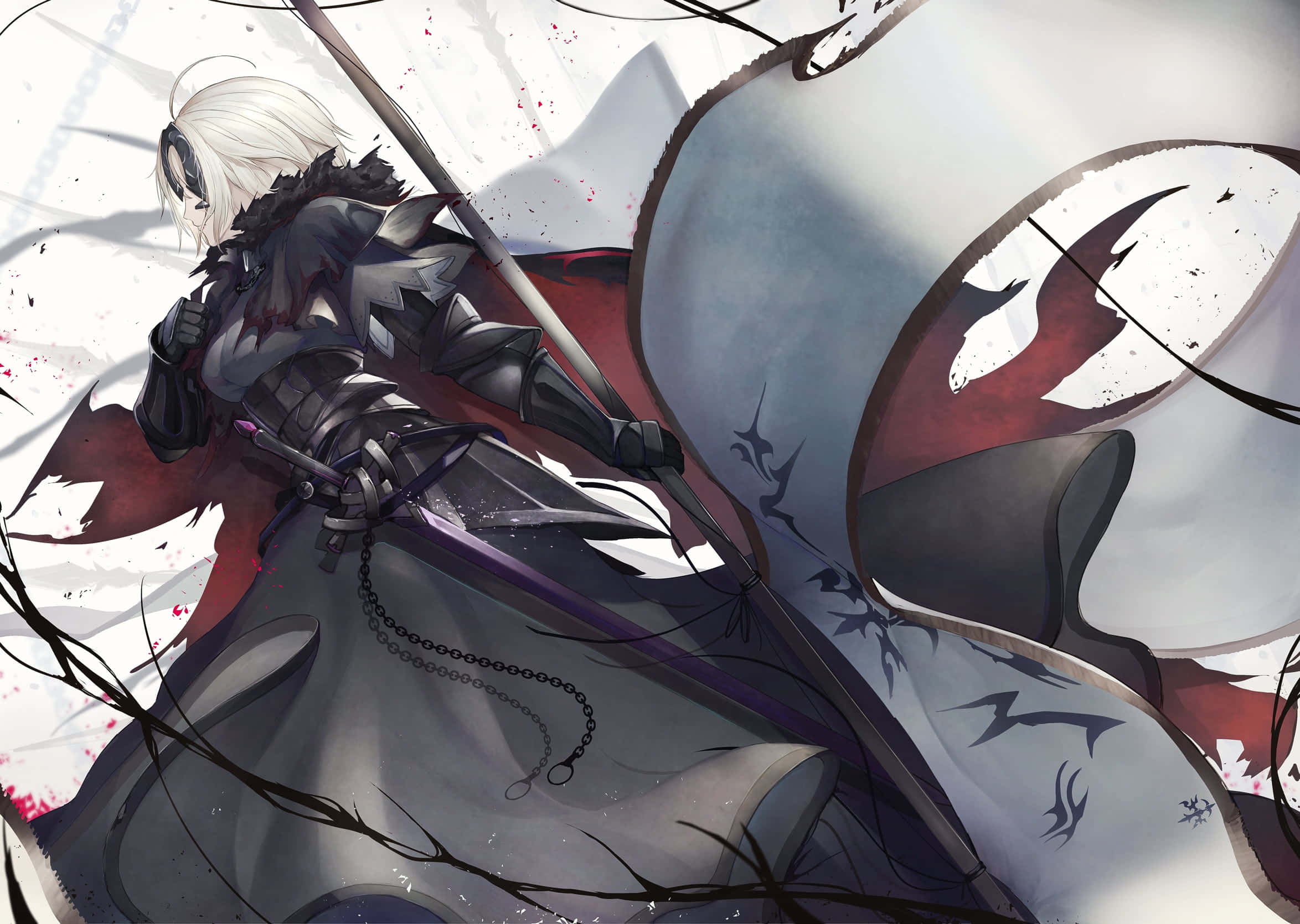 Fate/Grand Order 桌布 壁紙 — 一位白髮動漫戰士身穿暗色盔甲，在紅色和灰色能量的風暴中揮舞著劍。