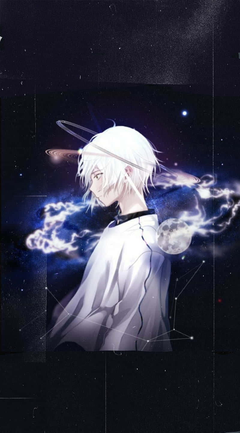 動漫 桌布 壁紙 — 一位白髮動漫男孩穿著飄逸長袍，站在星光宇宙背景前，行星和發光能量在他周圍旋轉。