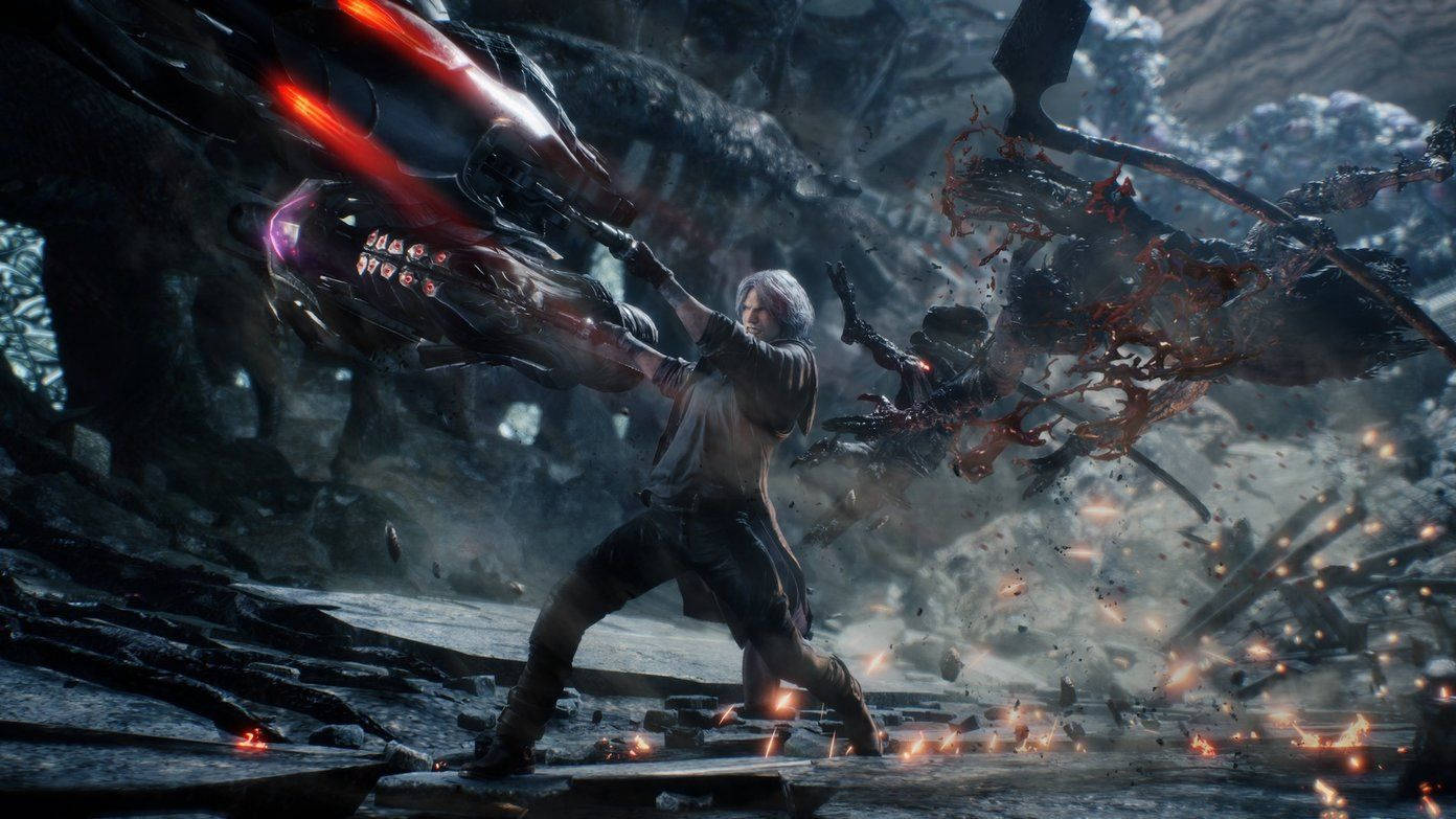 Devil May Cry 5 桌布 壁紙 — 一位白髮戰士在破碎的廢墟中與揮舞著發光紅色武器的怪物惡魔戰鬥。