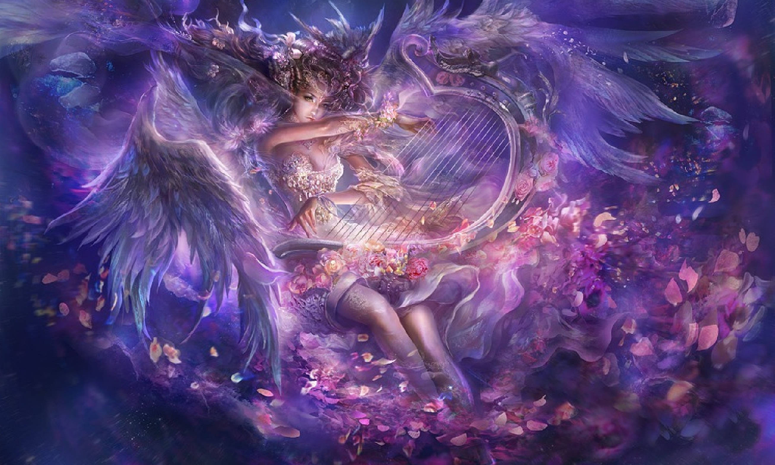 漂亮的桌面 桌布 壁紙 — 一位神秘天使，擁有紫色翅膀，在漂浮的花瓣中彈奏豎琴，置身夢幻般的宇宙場景。