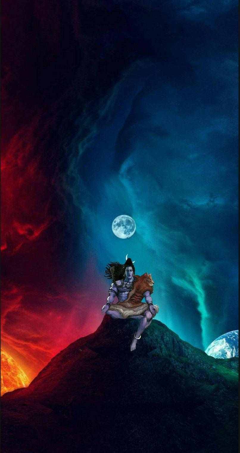 夜空 桌布 壁紙 — 一位神聖人物坐在山頂上，滿月在上方發光，兩側是火紅和冰藍的宇宙天空。