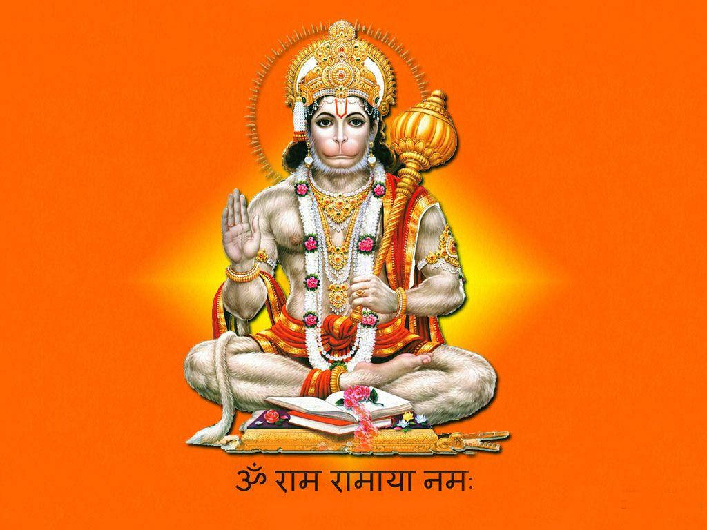 lord hanuman HD 桌布 壁紙 — 一位神聖的猴神，佩戴著黃金首飾和紅橙色長袍，盤腿坐在金色寶座上，背景是燦爛的橙色。