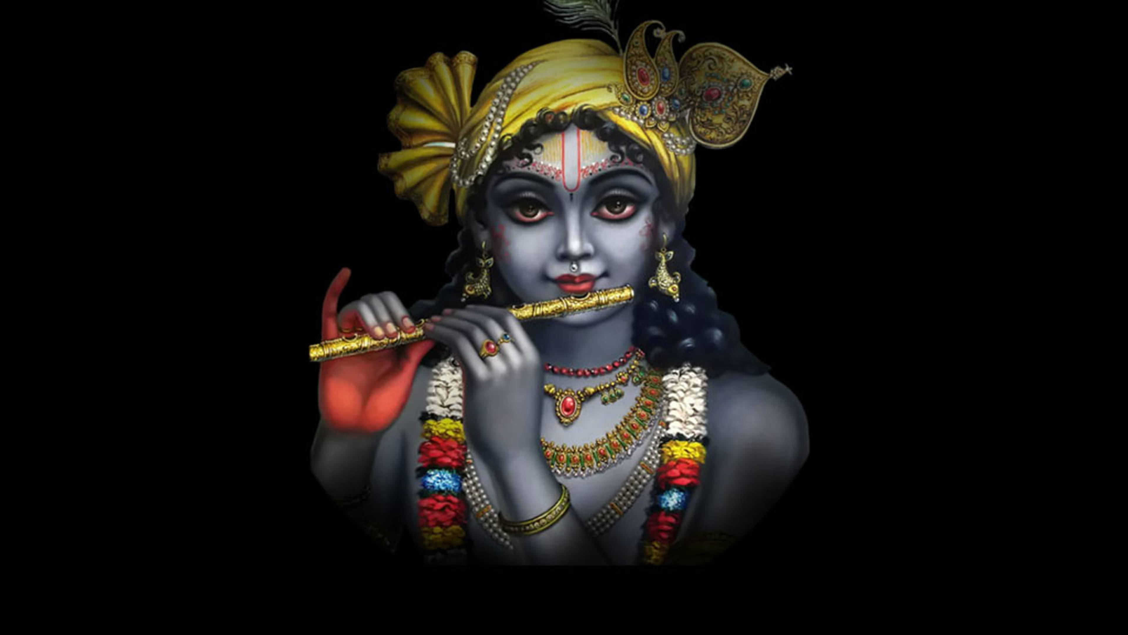 krishna ji 桌布 壁紙 — 一位神聖的藍皮膚神祇，戴著金色皇冠和珠寶，在黑色背景前吹奏長笛。
