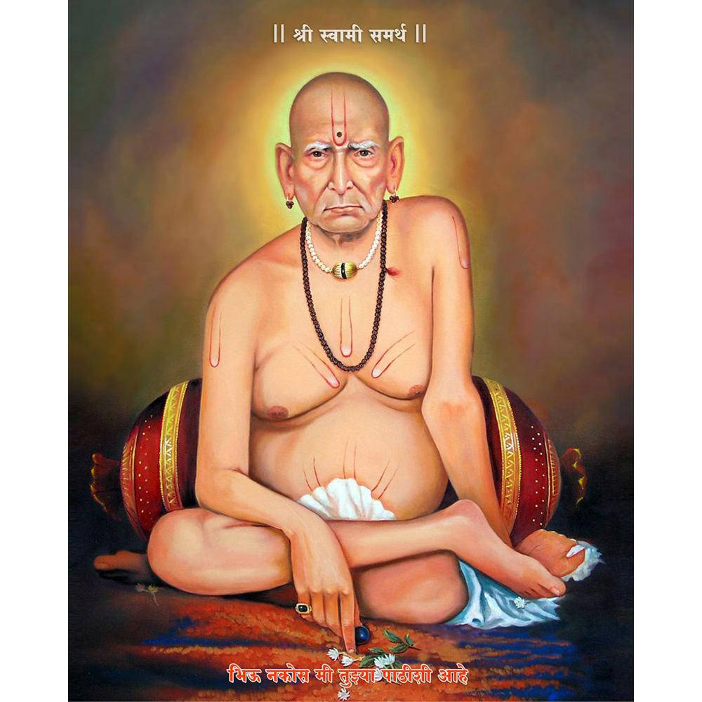 shri swami samarth 桌布 壁紙 — 一位禿頭印度教聖人的寧靜肖像，擁有第三隻眼和神聖標記，盤腿坐在有軟墊的寶座上。
