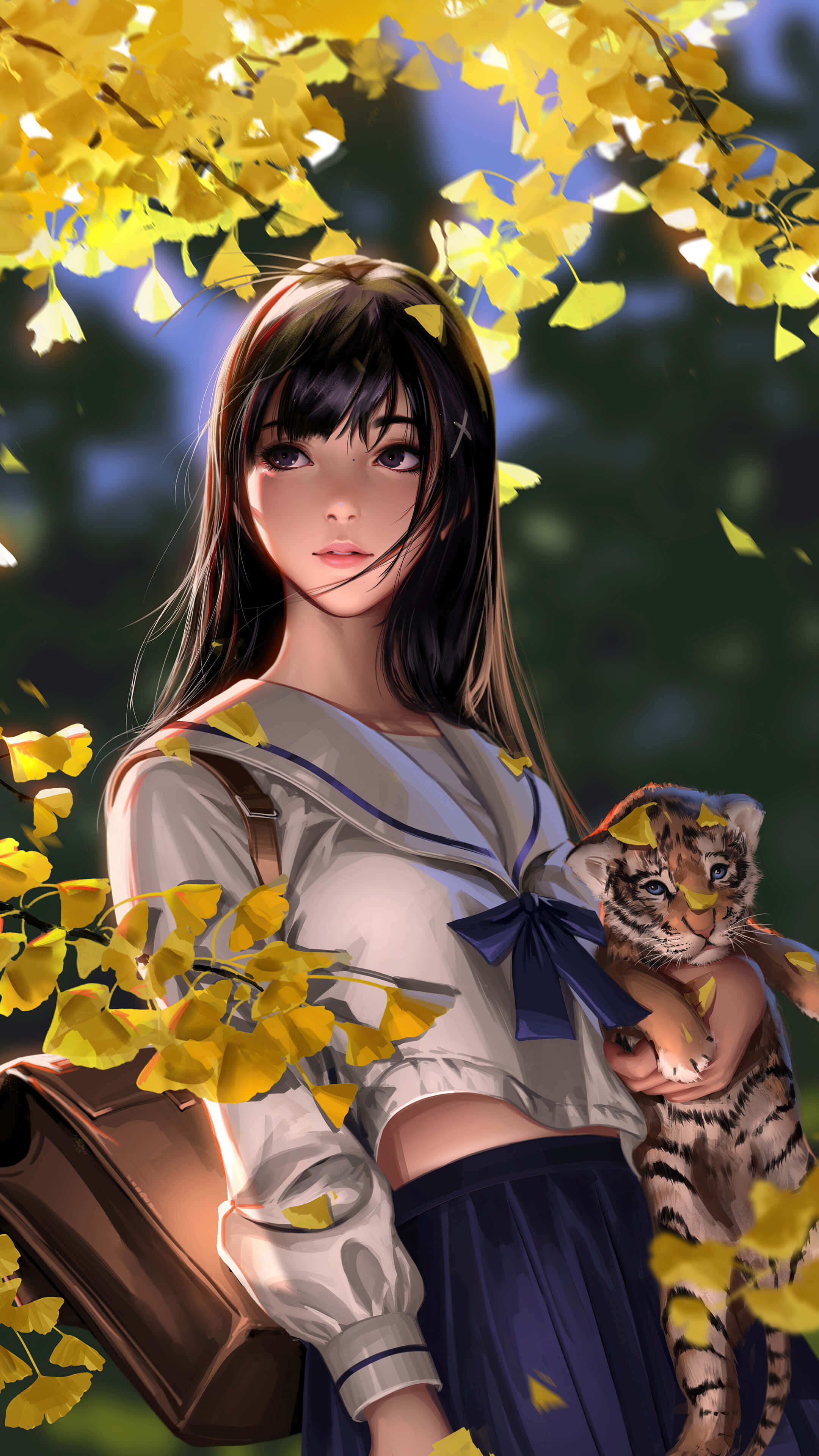 動漫女孩 桌布 壁紙 — 一位穿著校服的年輕動漫女孩在金色銀杏葉的樹冠下輕輕抱著一隻小虎崽。