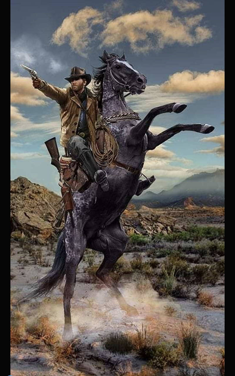 American Cowboy 桌布 壁紙 — 一位穿著棕褐色外套的牛仔騎著一匹騰躍的黑馬，穿過多雲天空下塵土飛揚的沙漠景觀。