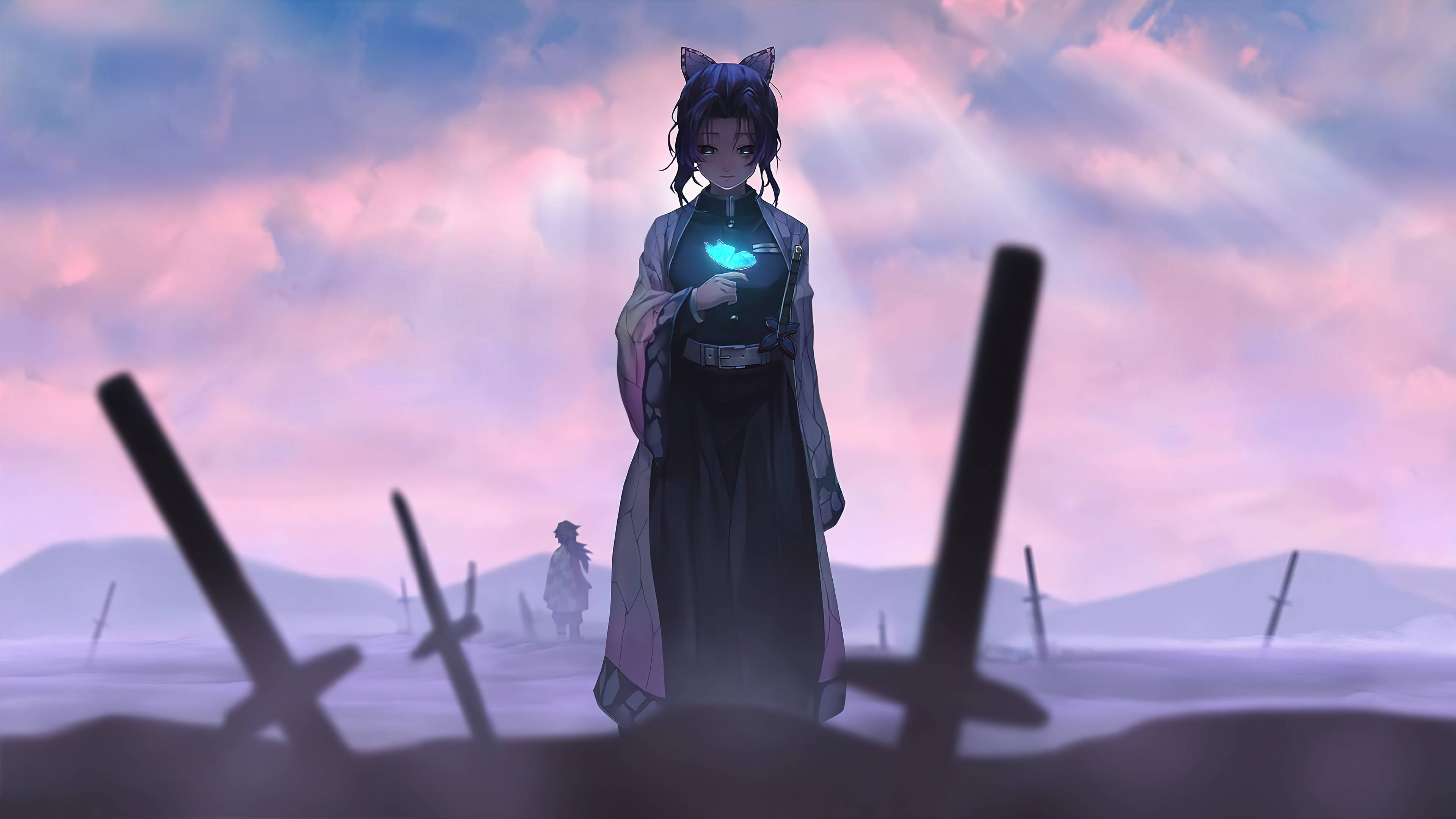 Shinobu Kocho 桌布 壁紙 — 一位穿著深色和服的貓耳動漫女孩，在粉紫色暮色天空下的劍場中，手持一顆發光的藍色心臟。