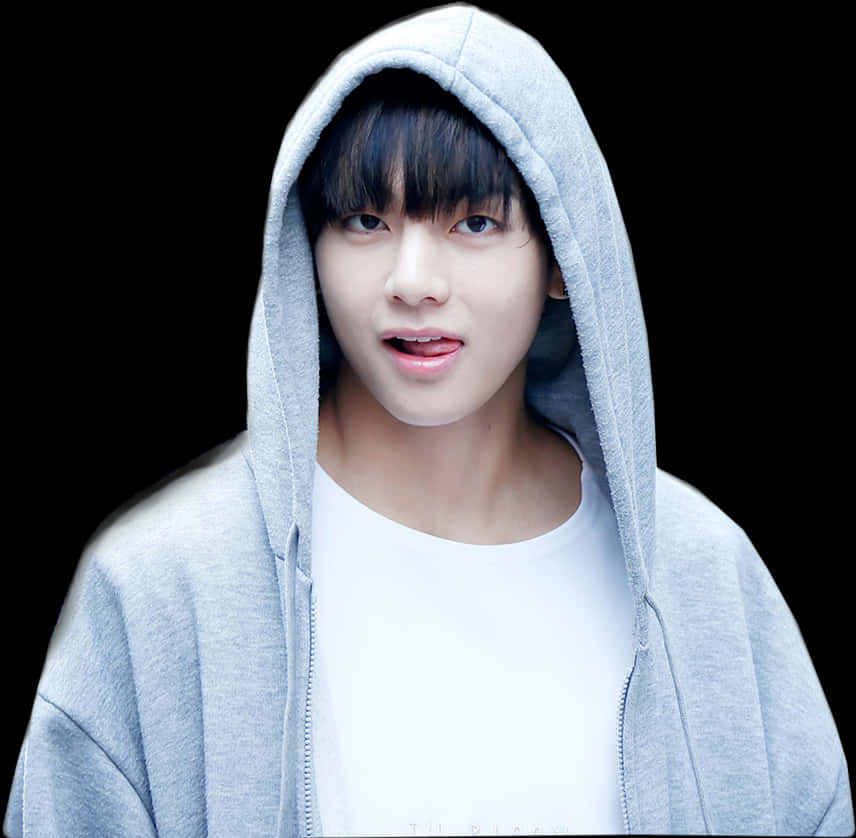 BTS 桌布 壁紙 — 一位穿著淺灰色連帽衫、戴著帽子的年輕男子，在純黑色背景下直視觀眾。