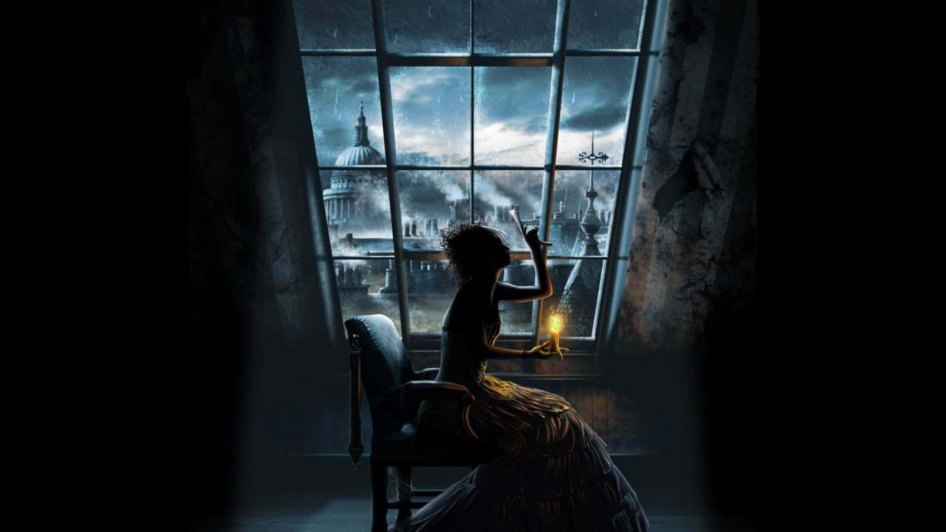 Unsettling 桌布 壁紙 — 一位穿著禮服的女士坐在大窗邊，手持蠟燭，雨水打在玻璃上，俯瞰著暴風雨中的城市景觀，有圓頂建築。