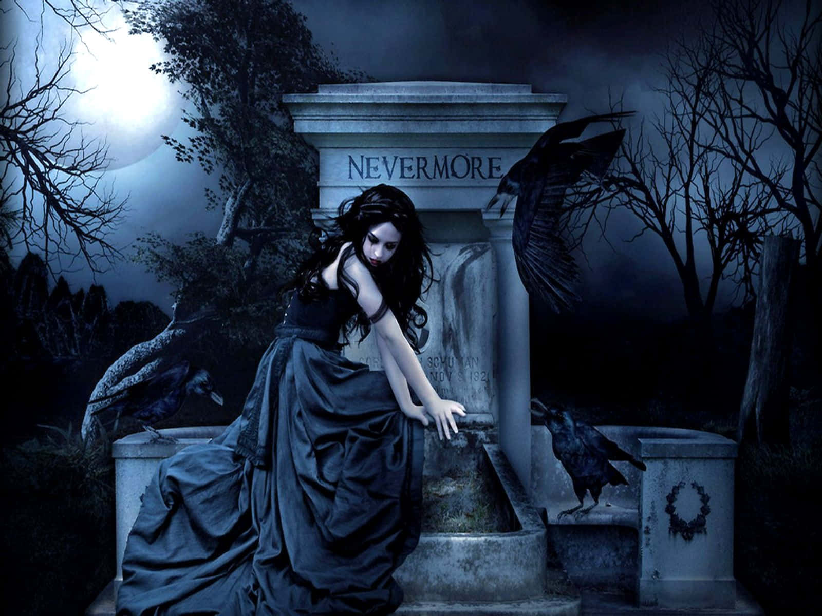 Gothic Aesthetic 桌布 壁紙 — 一位穿著黑色長袍的哥德式女性倚靠著刻有'NEVERMORE'的墓碑，烏鴉在滿月下的鬼魅墓地中聚集。